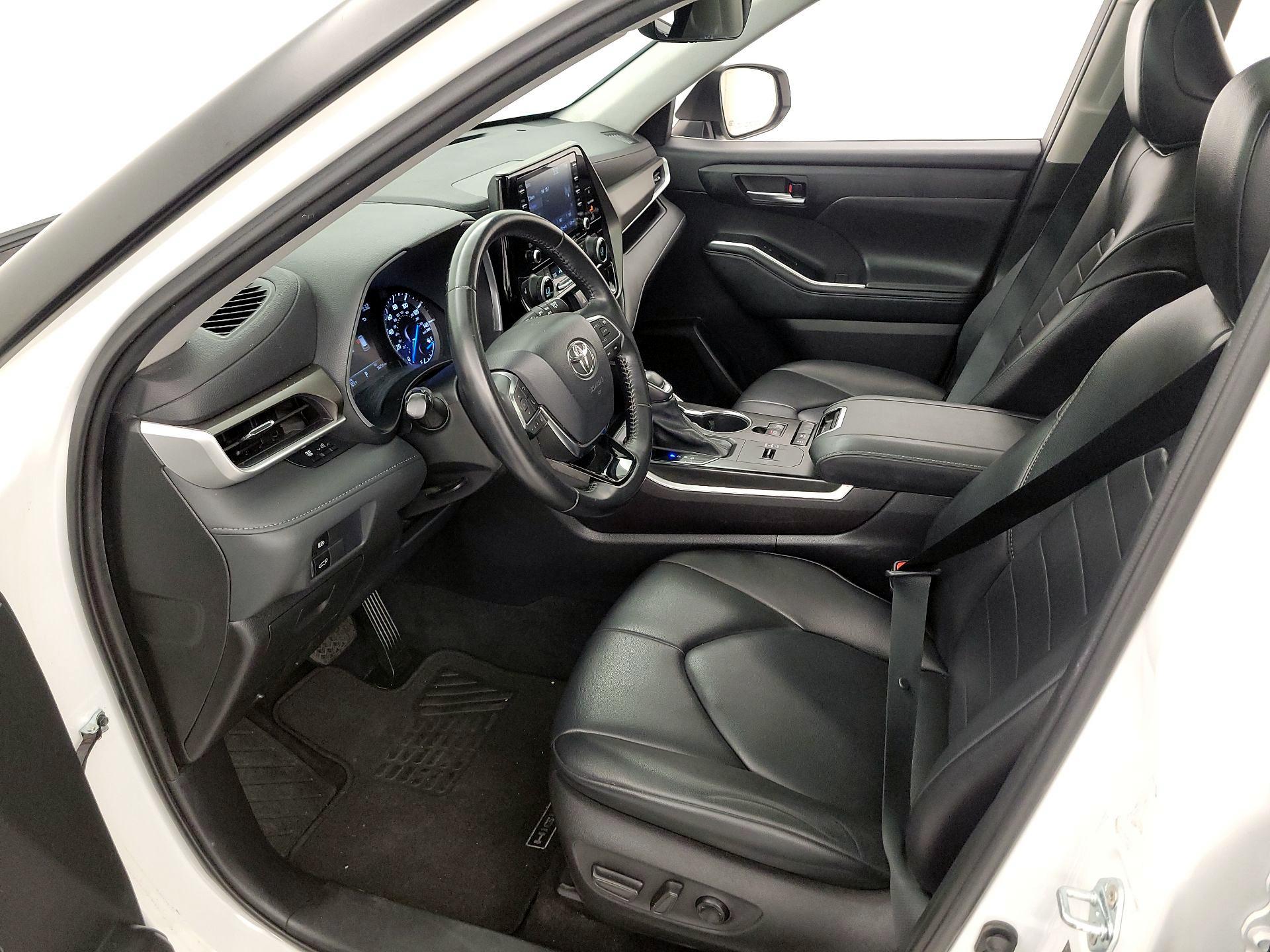 Thumbnail: 2021 Toyota Highlander - 11