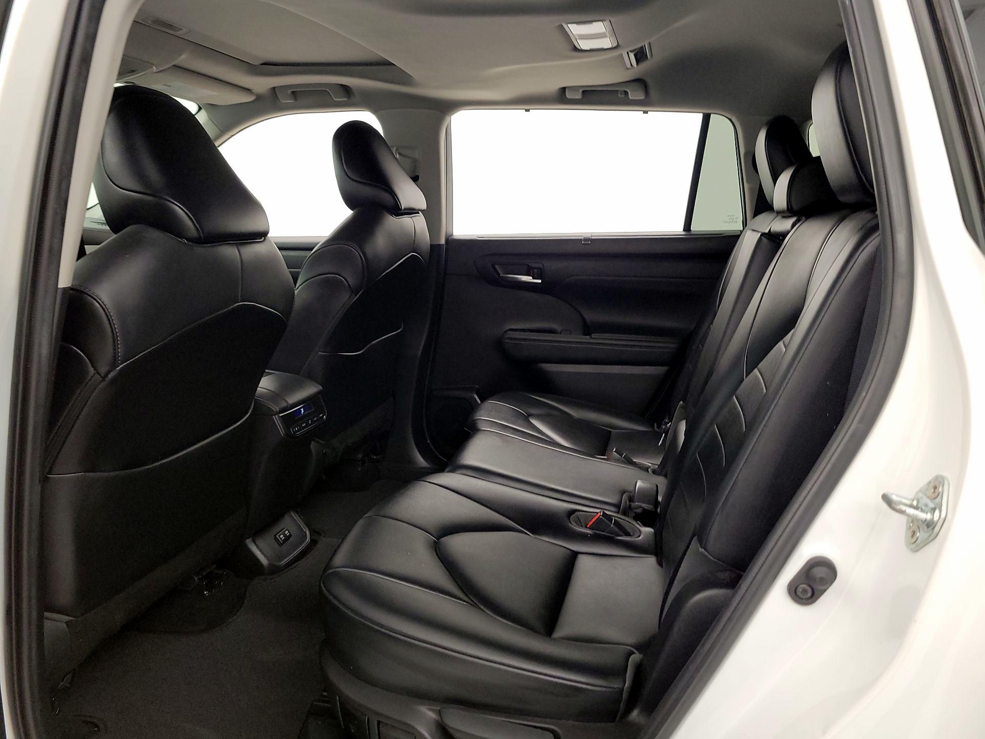Thumbnail: 2021 Toyota Highlander - 20