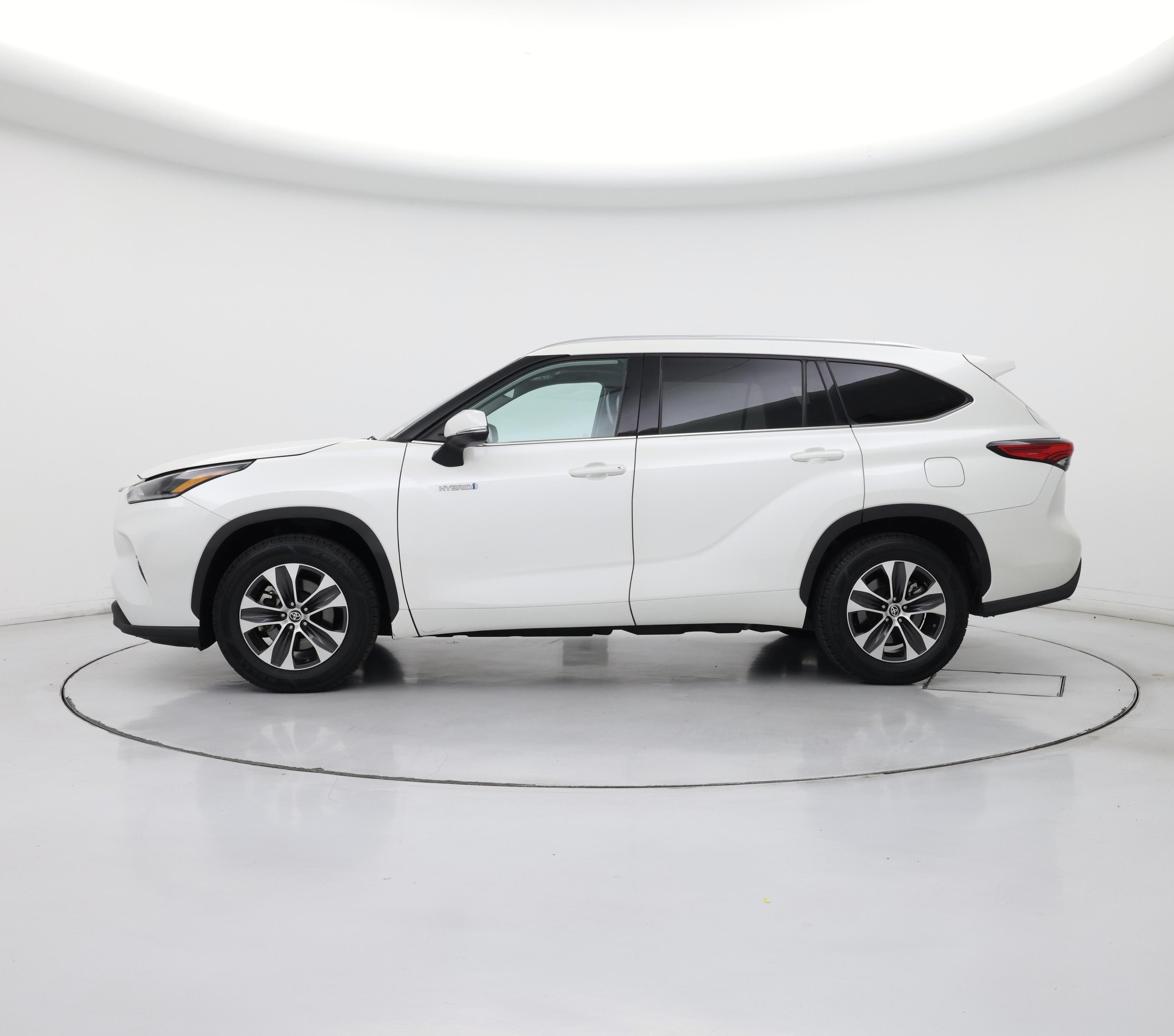 Thumbnail: 2021 Toyota Highlander - 3