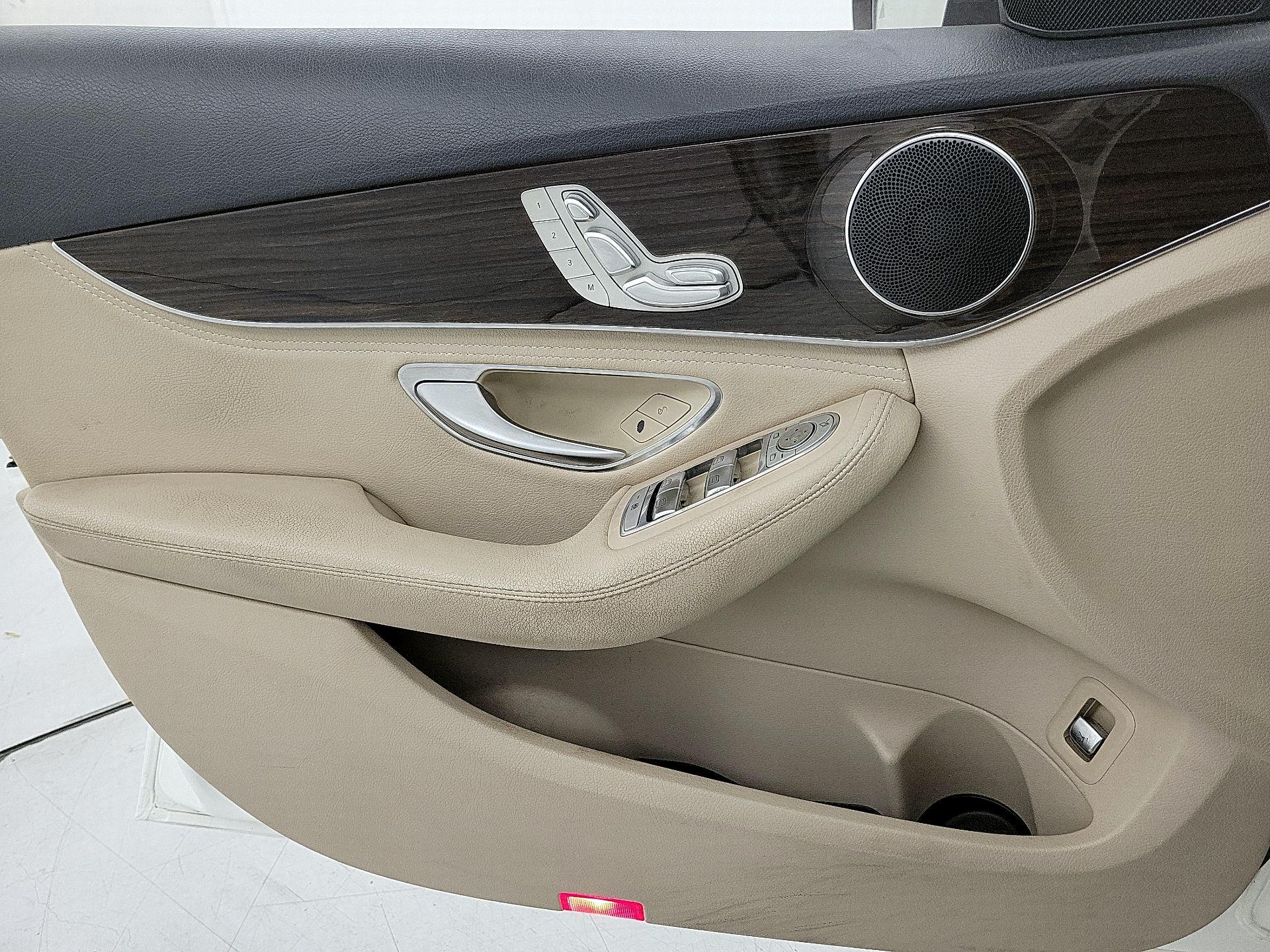 Thumbnail: 2015 Mercedes-Benz C-Class - 12