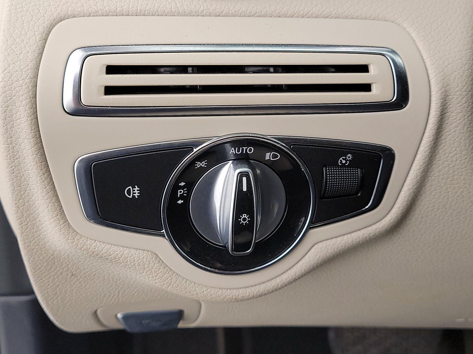 Thumbnail: 2015 Mercedes-Benz C-Class - 13