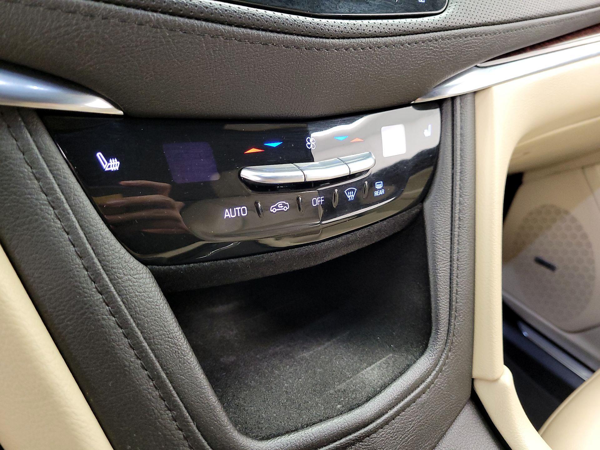 Thumbnail: 2018 Cadillac XT5 - 17