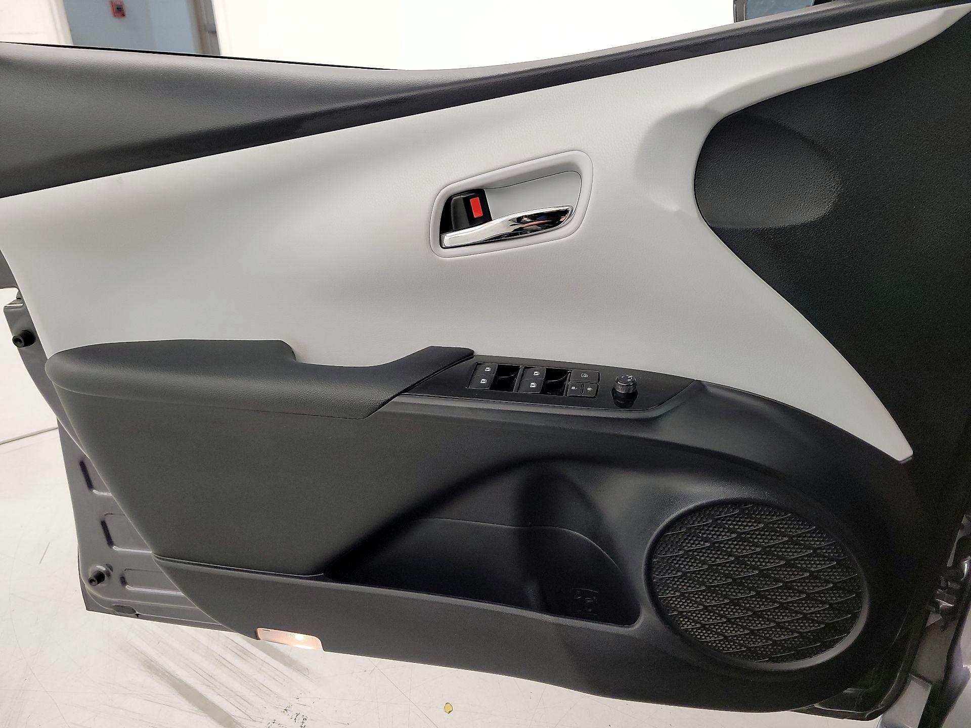 Thumbnail: 2017 Toyota Prius - 12