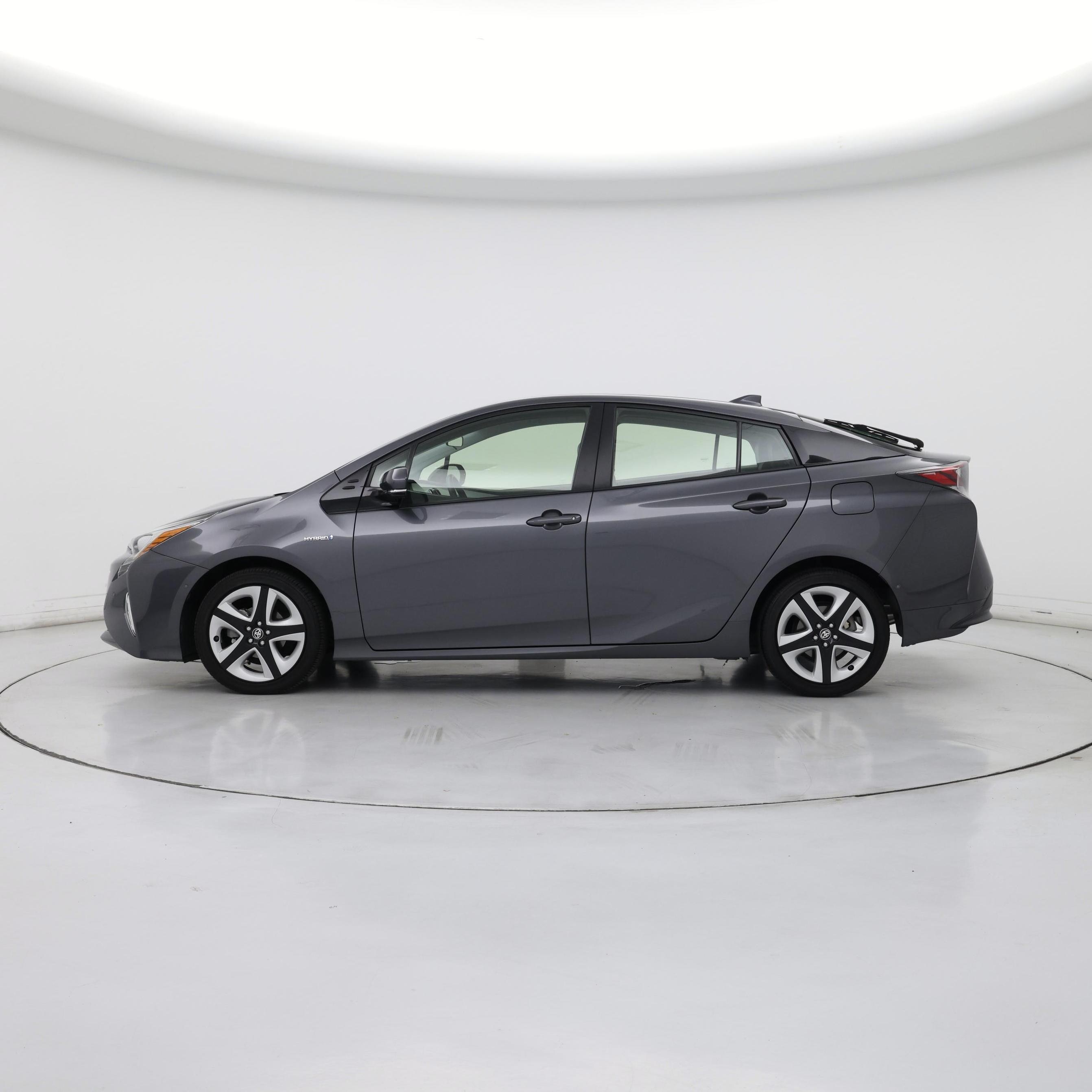 Thumbnail: 2017 Toyota Prius - 3