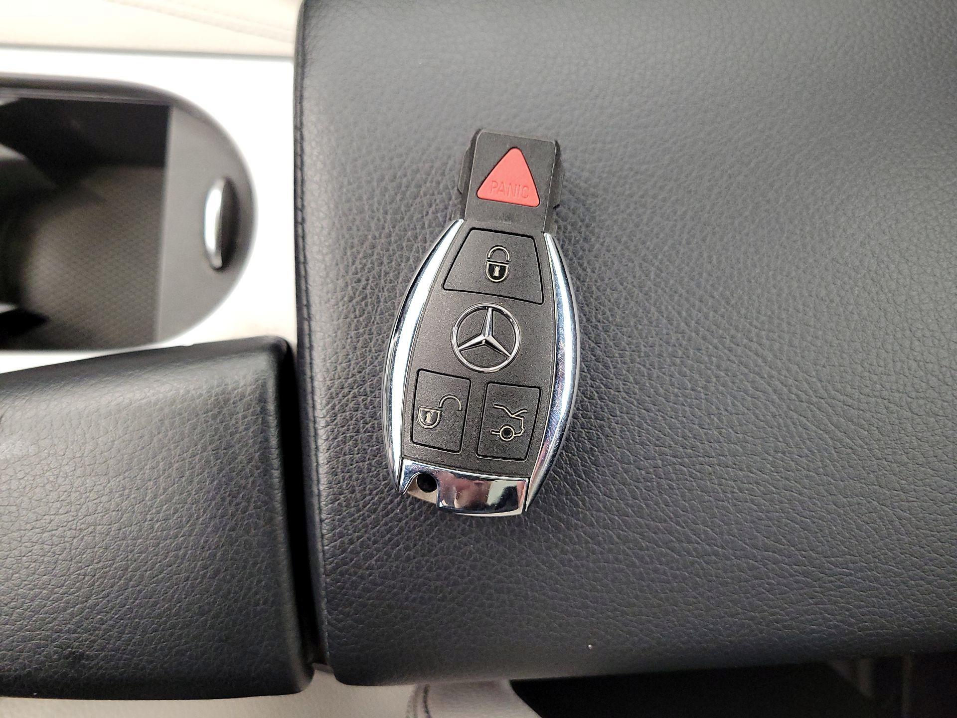 Thumbnail: 2016 Mercedes-Benz SLK - 19