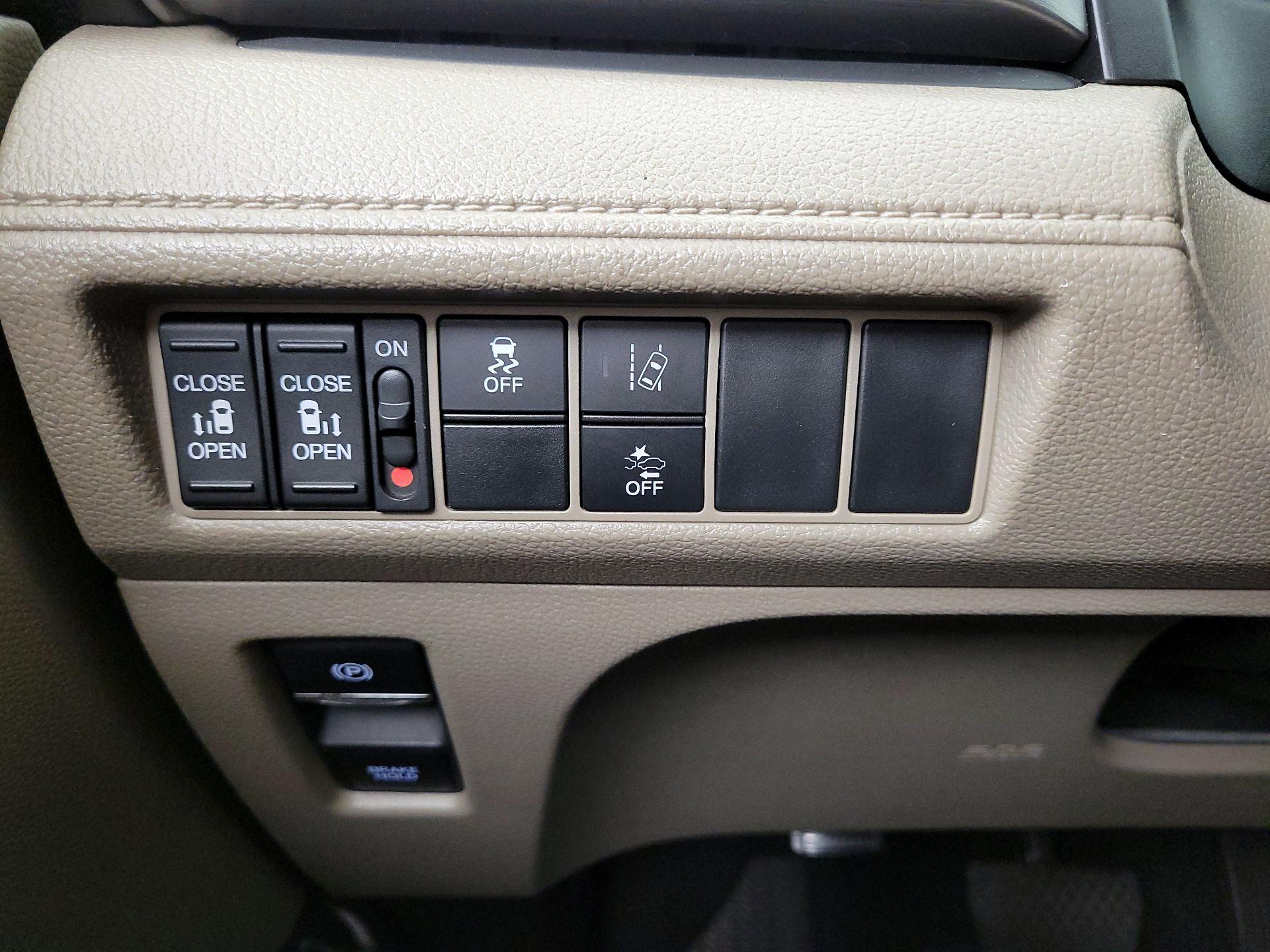 Thumbnail: 2018 Honda Odyssey - 13