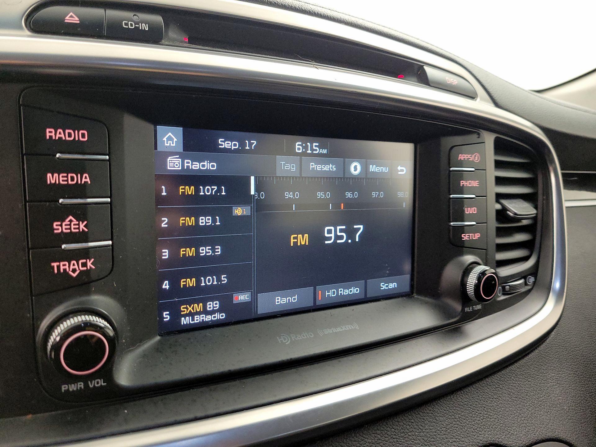 Thumbnail: 2017 Kia Sorento - 15