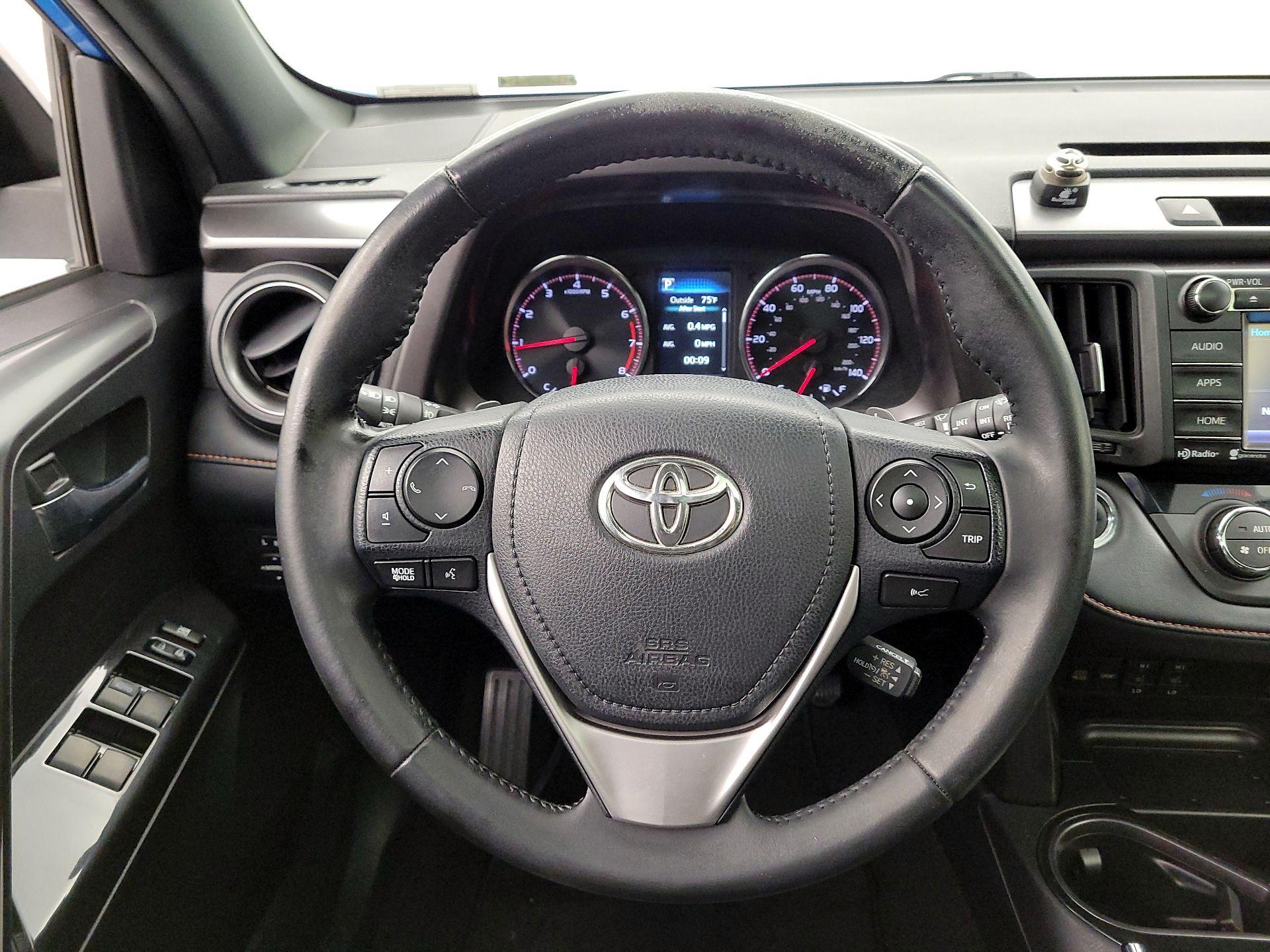 Thumbnail: 2018 Toyota RAV4 - 10