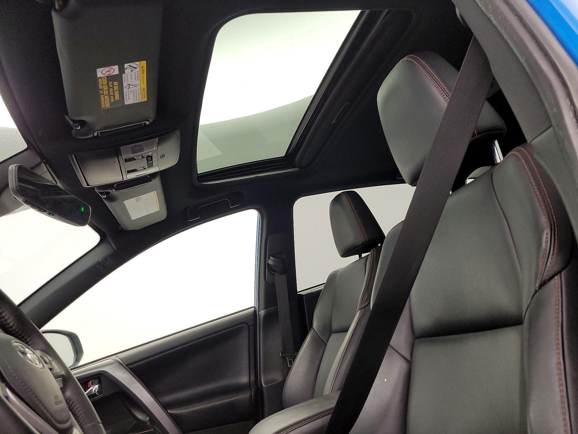 Thumbnail: 2018 Toyota RAV4 - 19