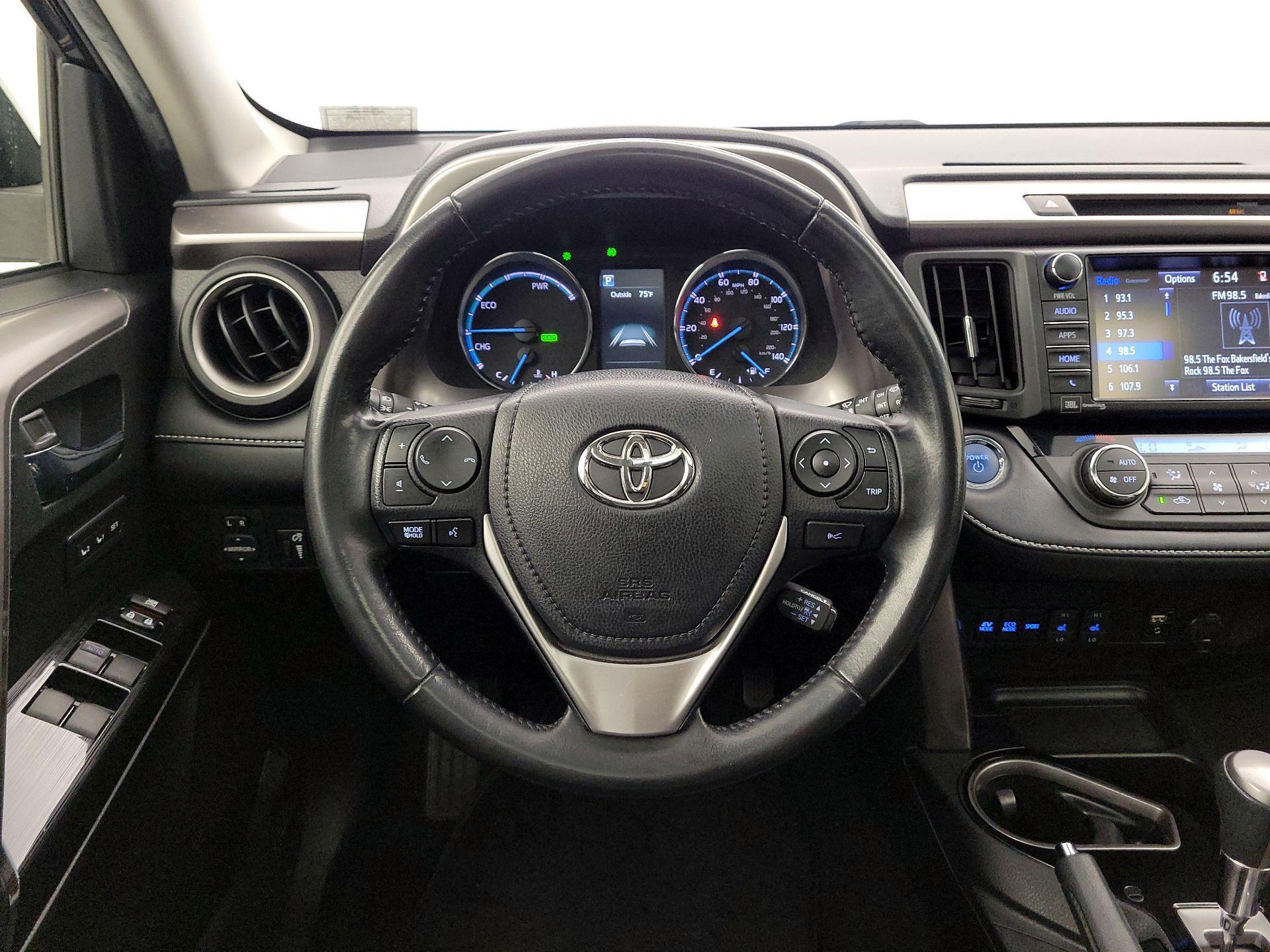 Thumbnail: 2018 Toyota RAV4 - 10