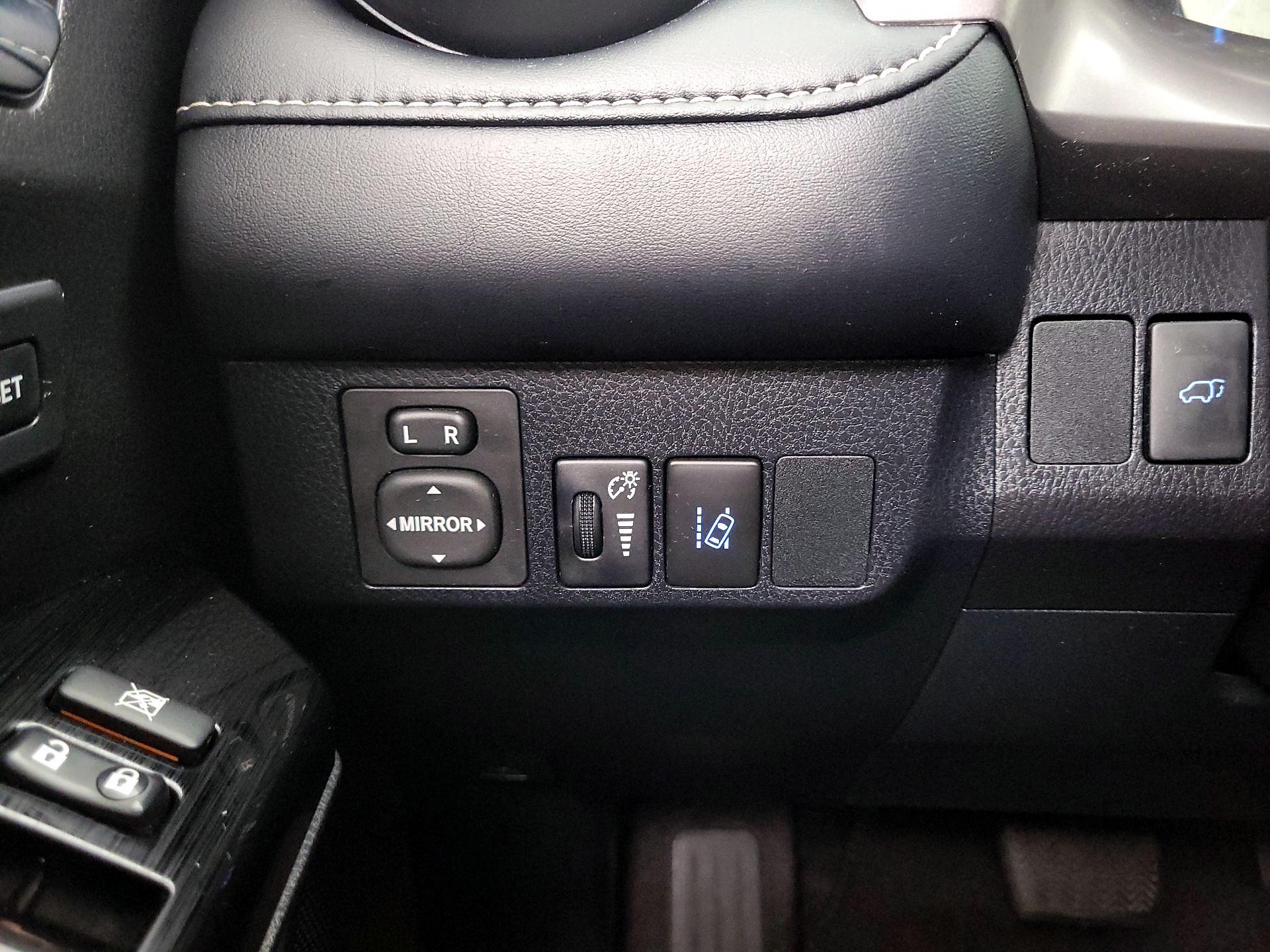 Thumbnail: 2018 Toyota RAV4 - 13