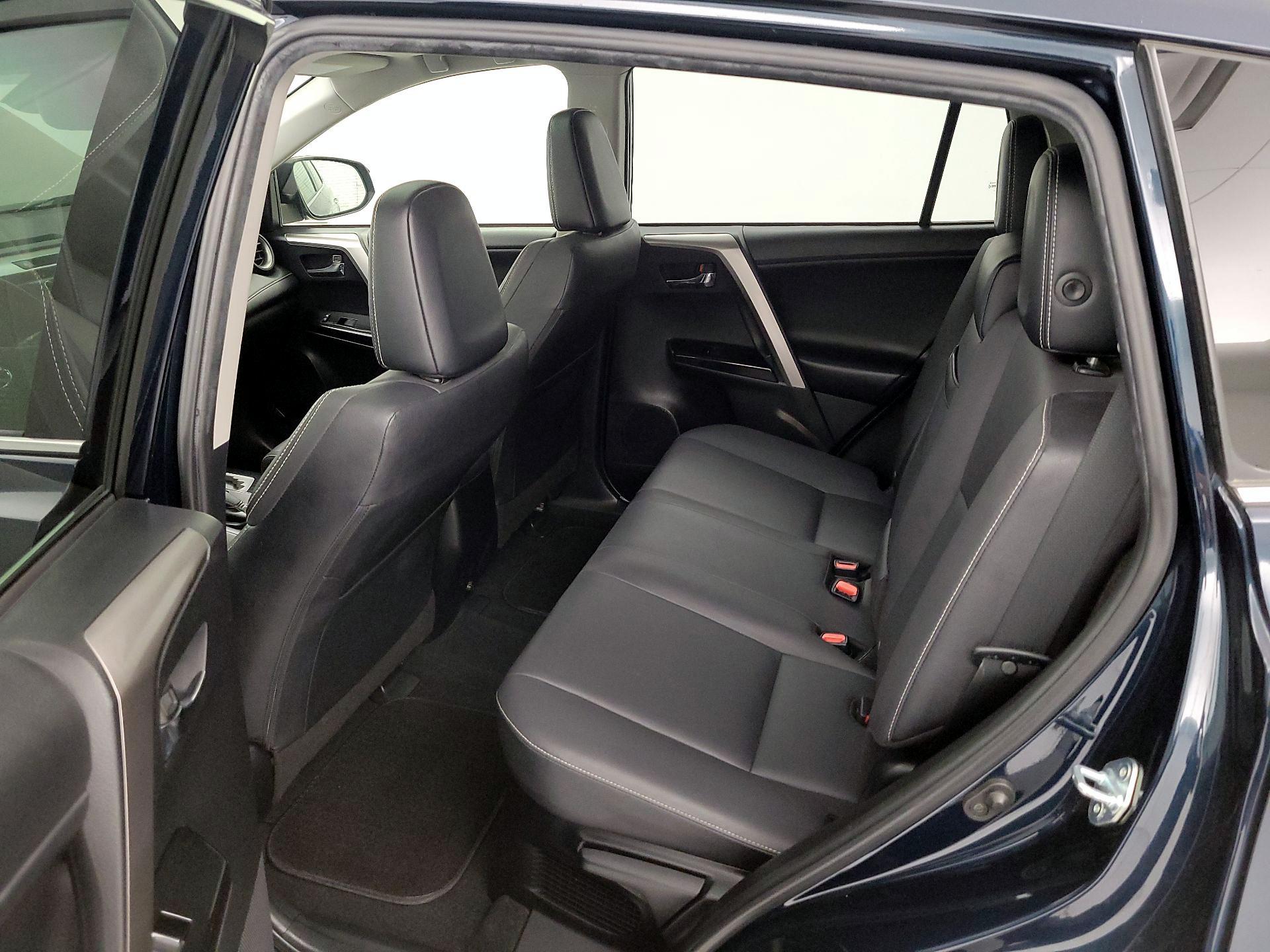Thumbnail: 2018 Toyota RAV4 - 20