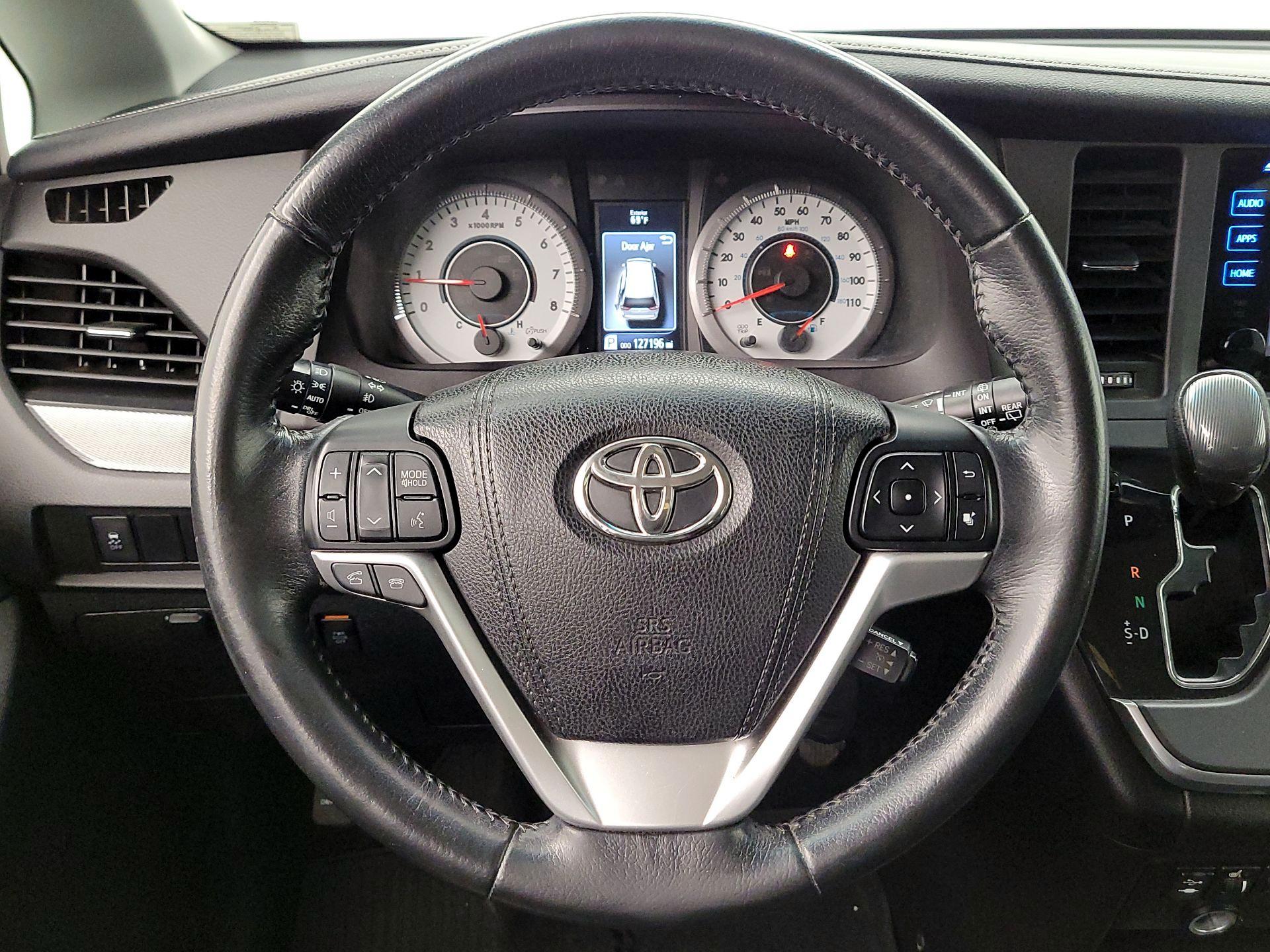 Thumbnail: 2015 Toyota Sienna - 10