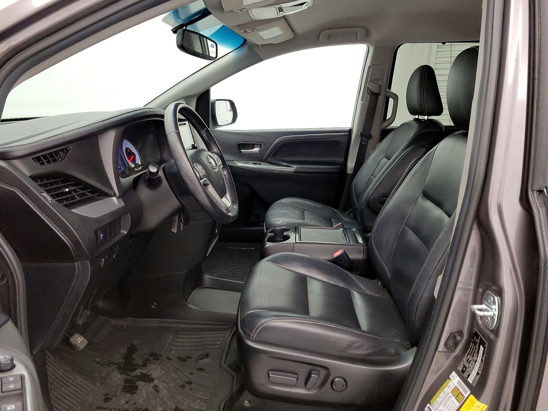 Thumbnail: 2015 Toyota Sienna - 11
