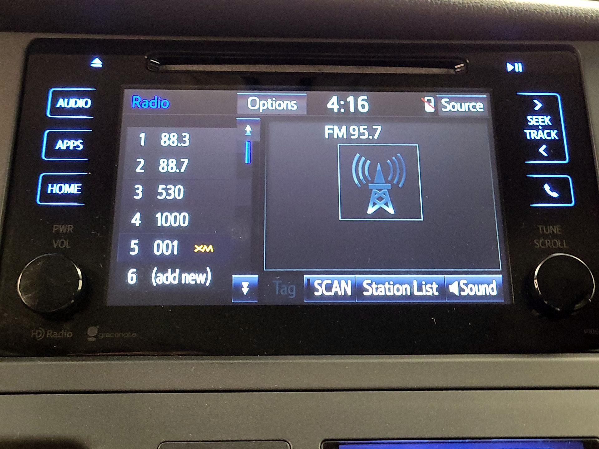 Thumbnail: 2015 Toyota Sienna - 14