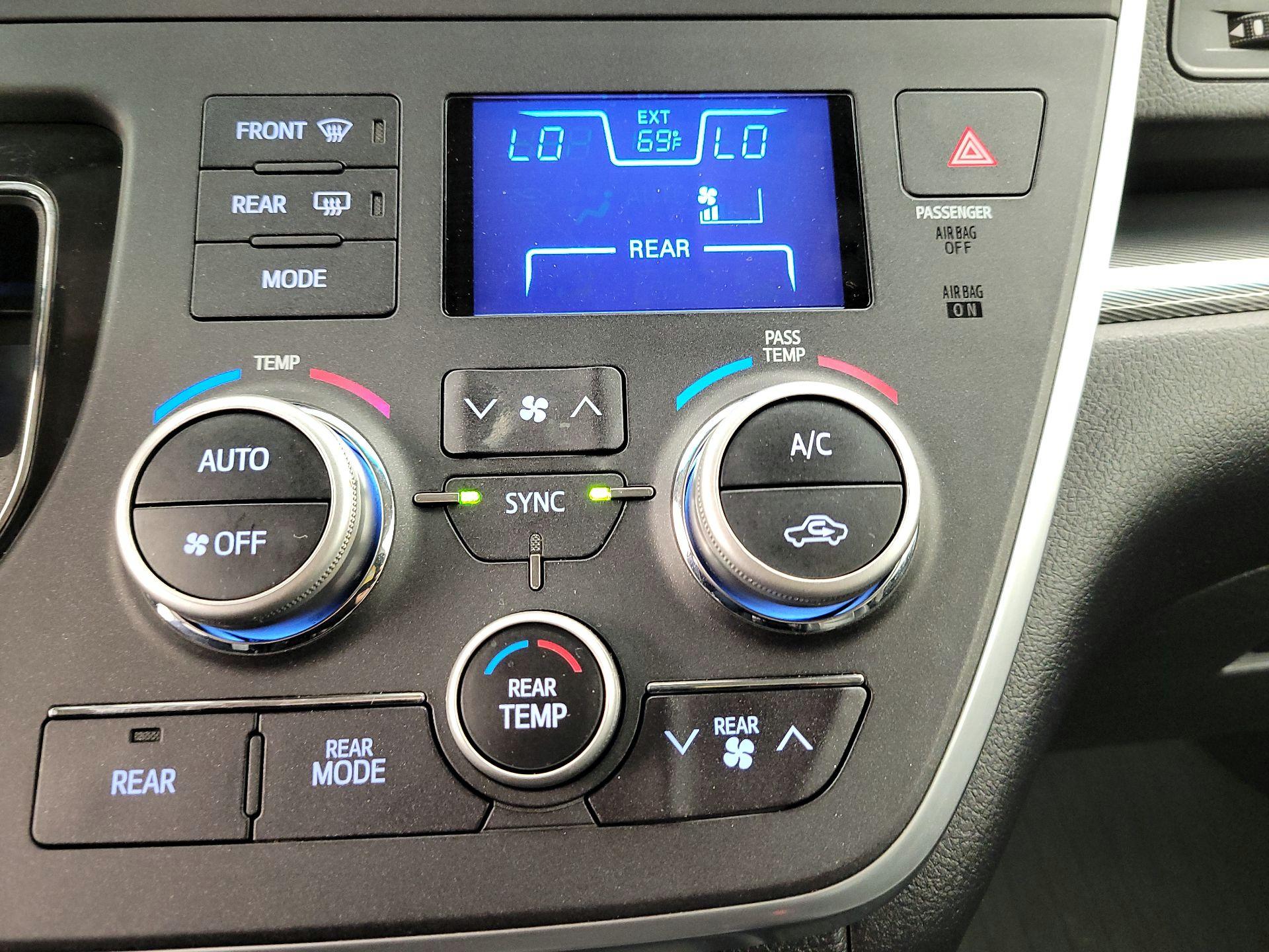 Thumbnail: 2015 Toyota Sienna - 15