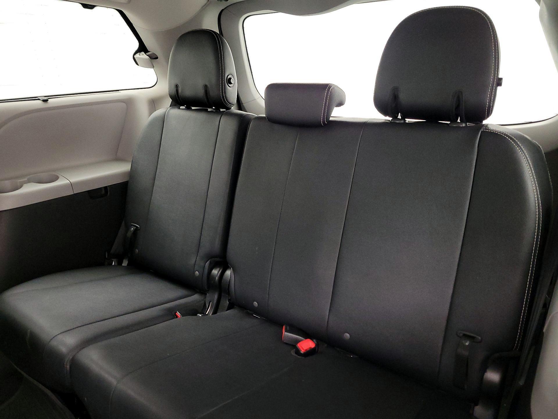 Thumbnail: 2015 Toyota Sienna - 19