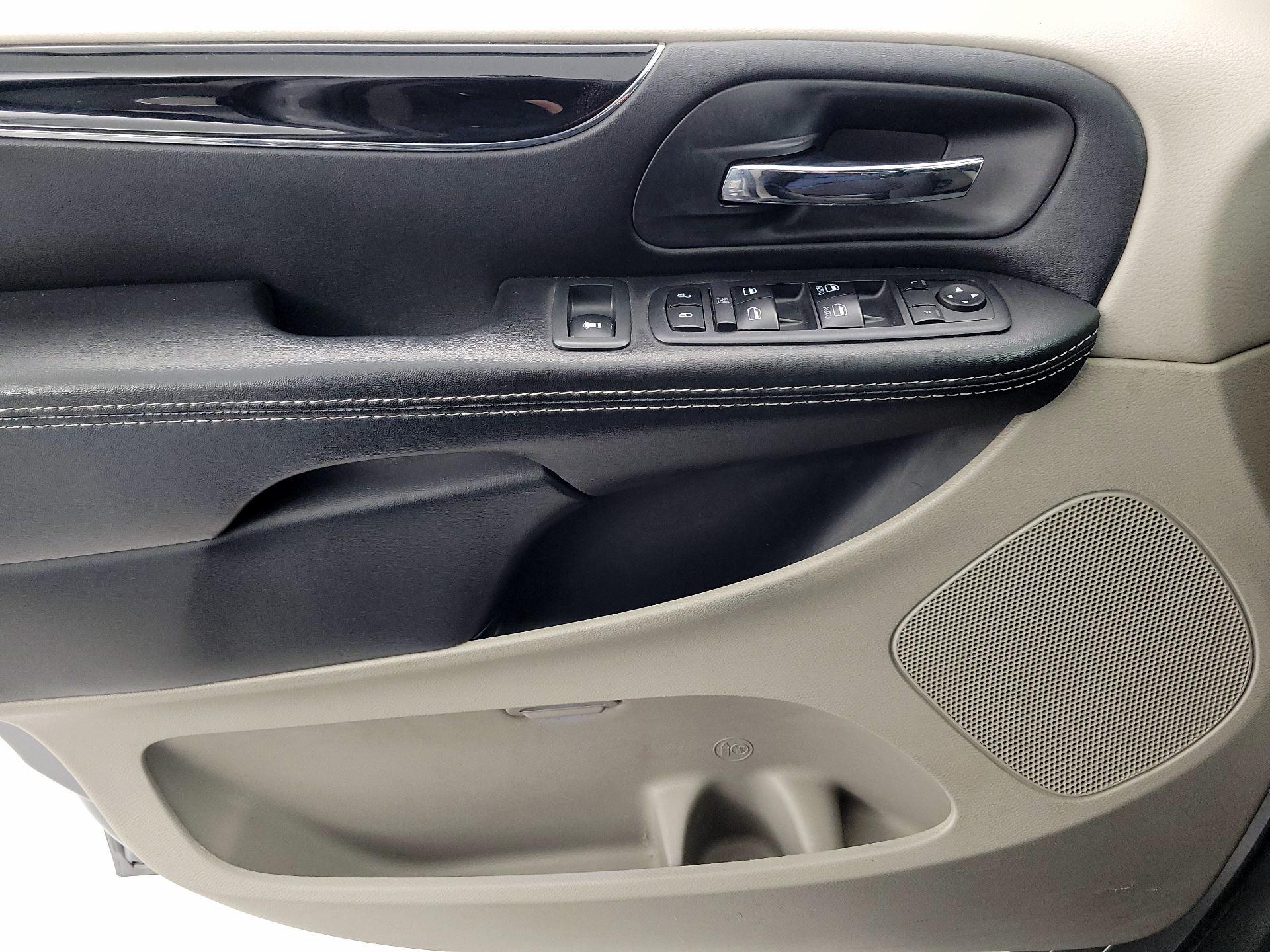 Thumbnail: 2018 Dodge Grand Caravan - 12