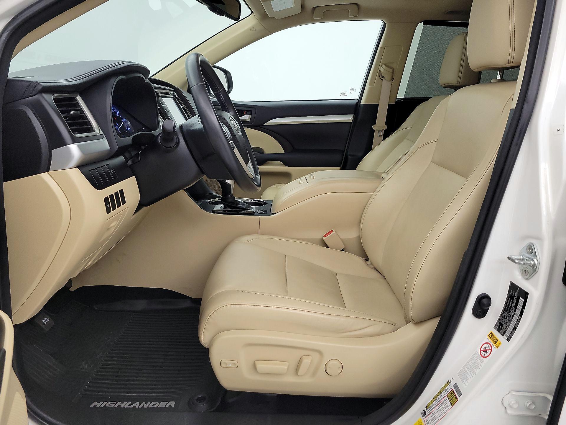 Thumbnail: 2016 Toyota Highlander - 11