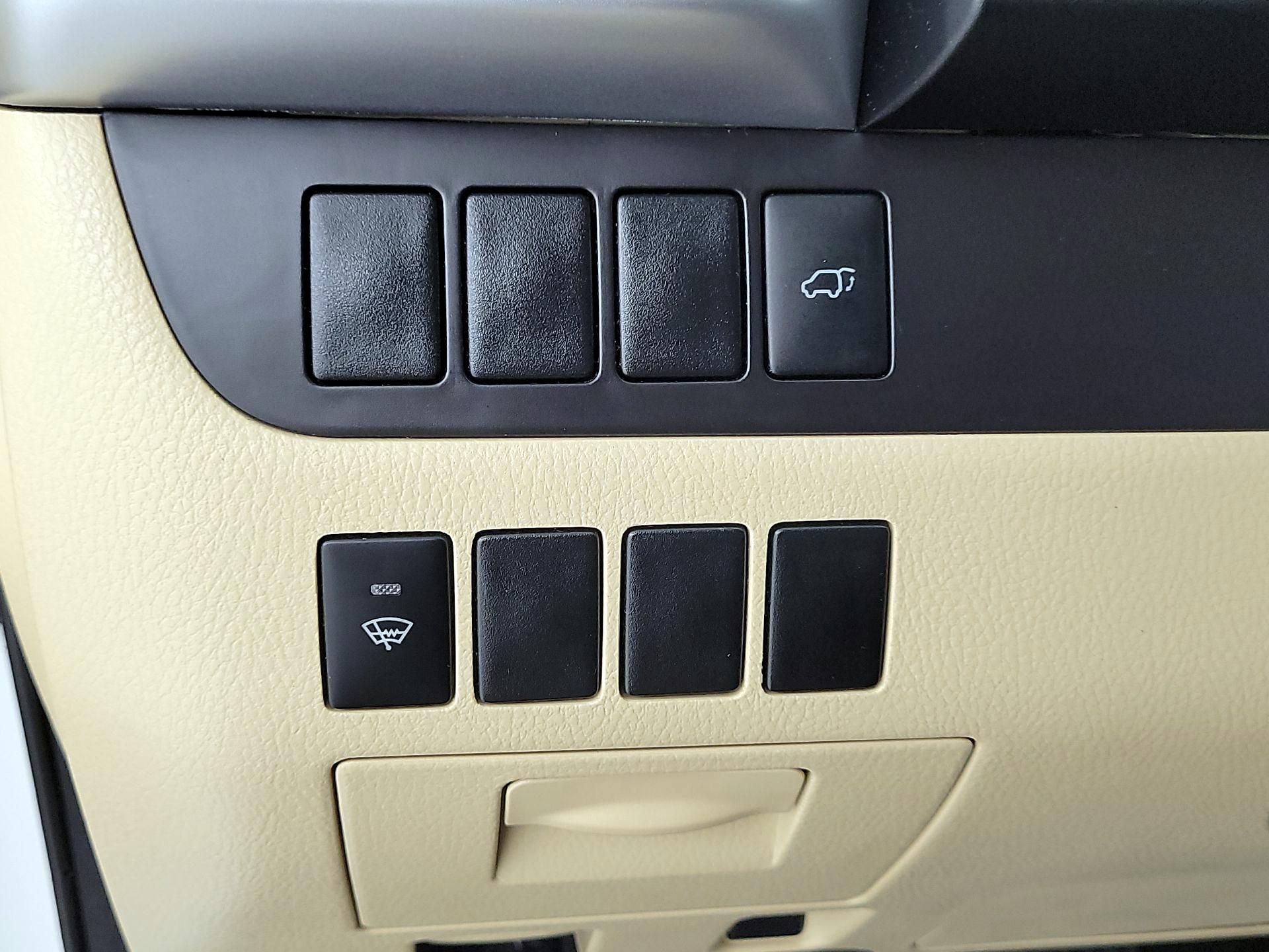 Thumbnail: 2016 Toyota Highlander - 13