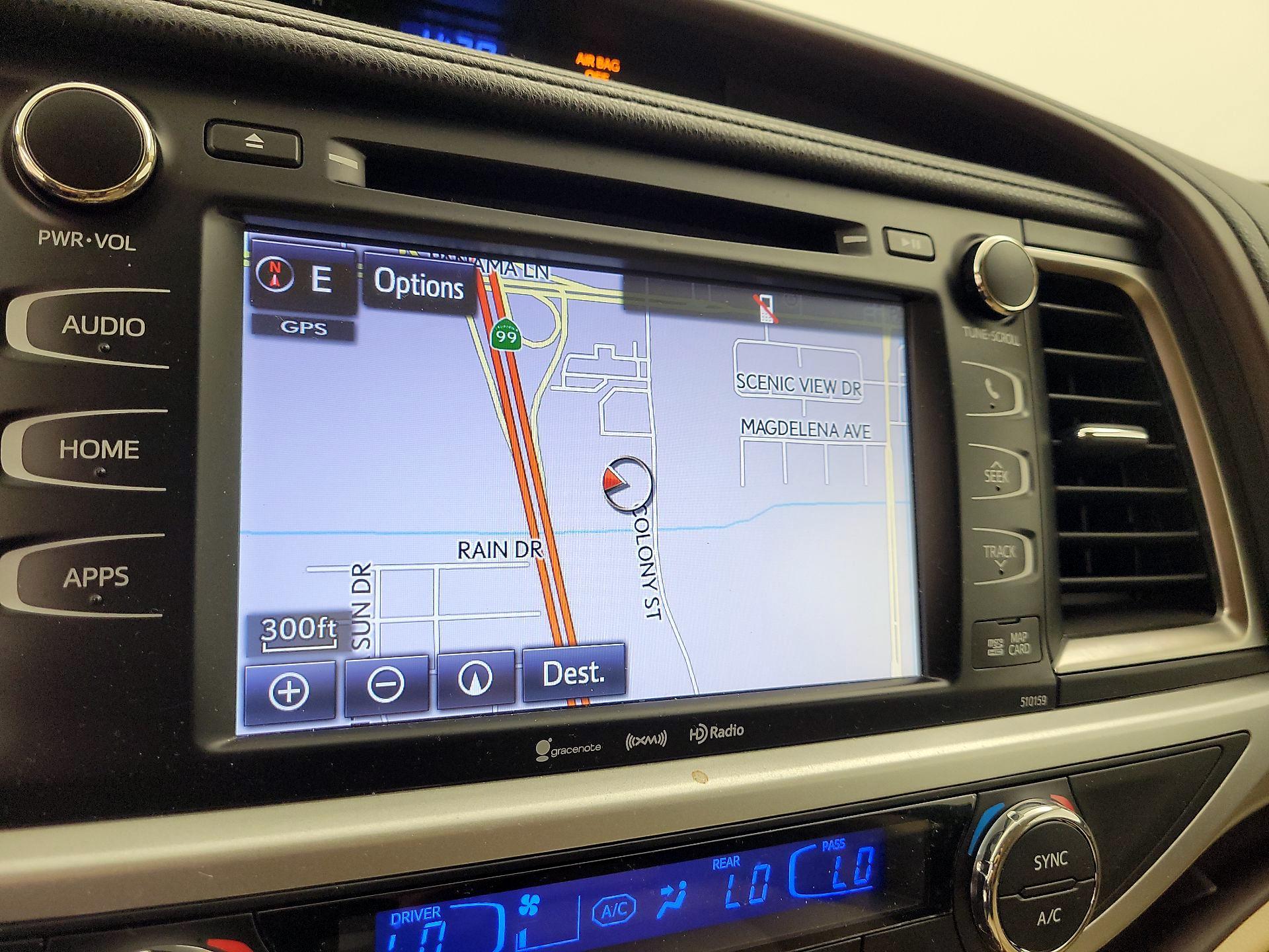 Thumbnail: 2016 Toyota Highlander - 14