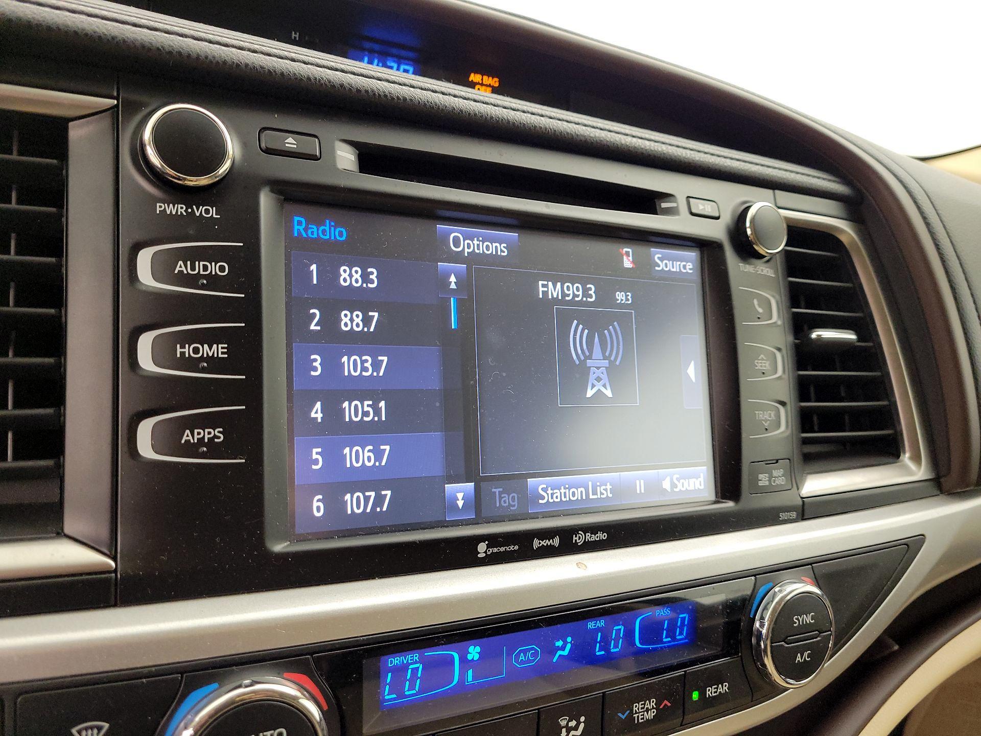 Thumbnail: 2016 Toyota Highlander - 16