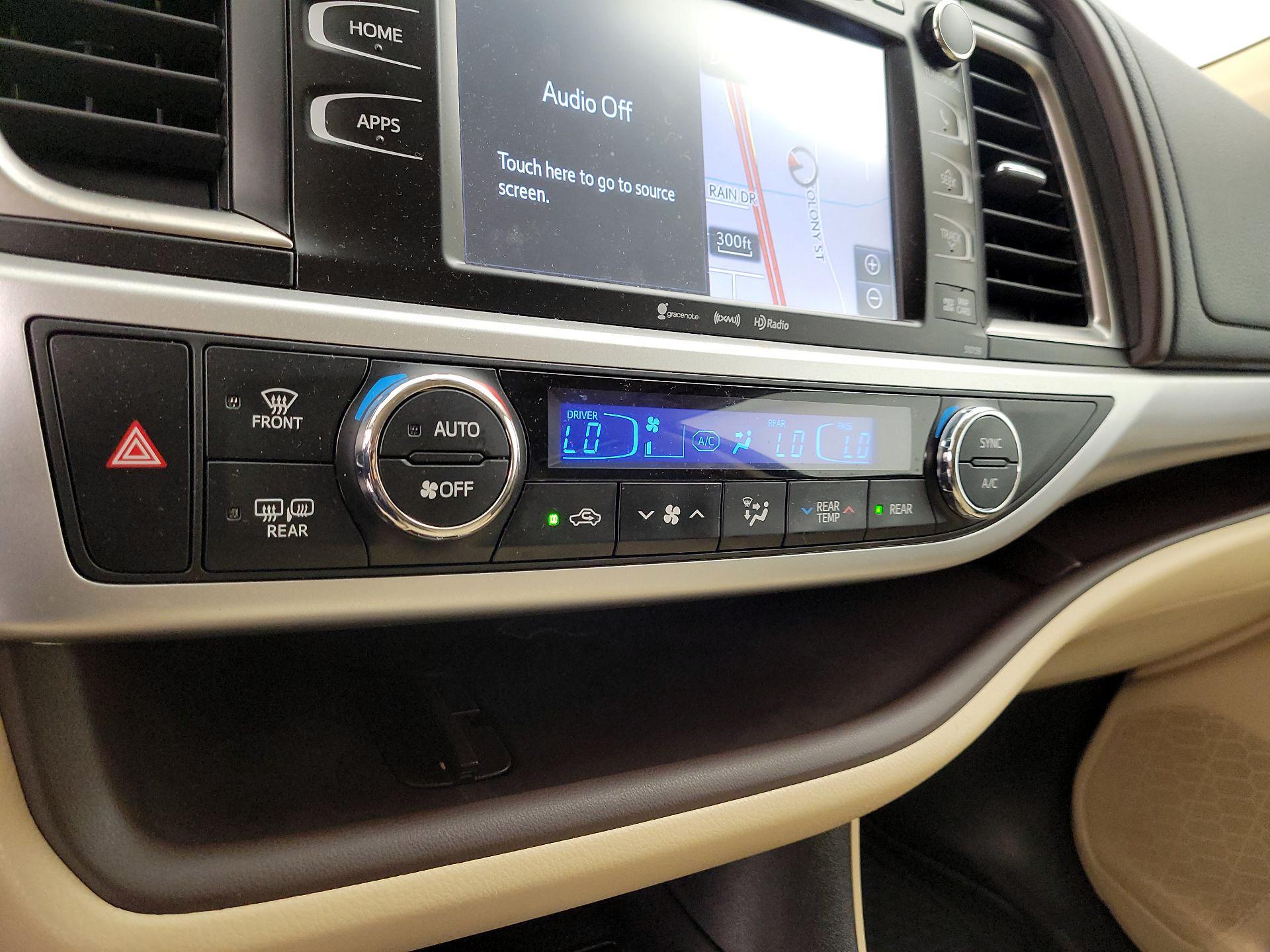 Thumbnail: 2016 Toyota Highlander - 17