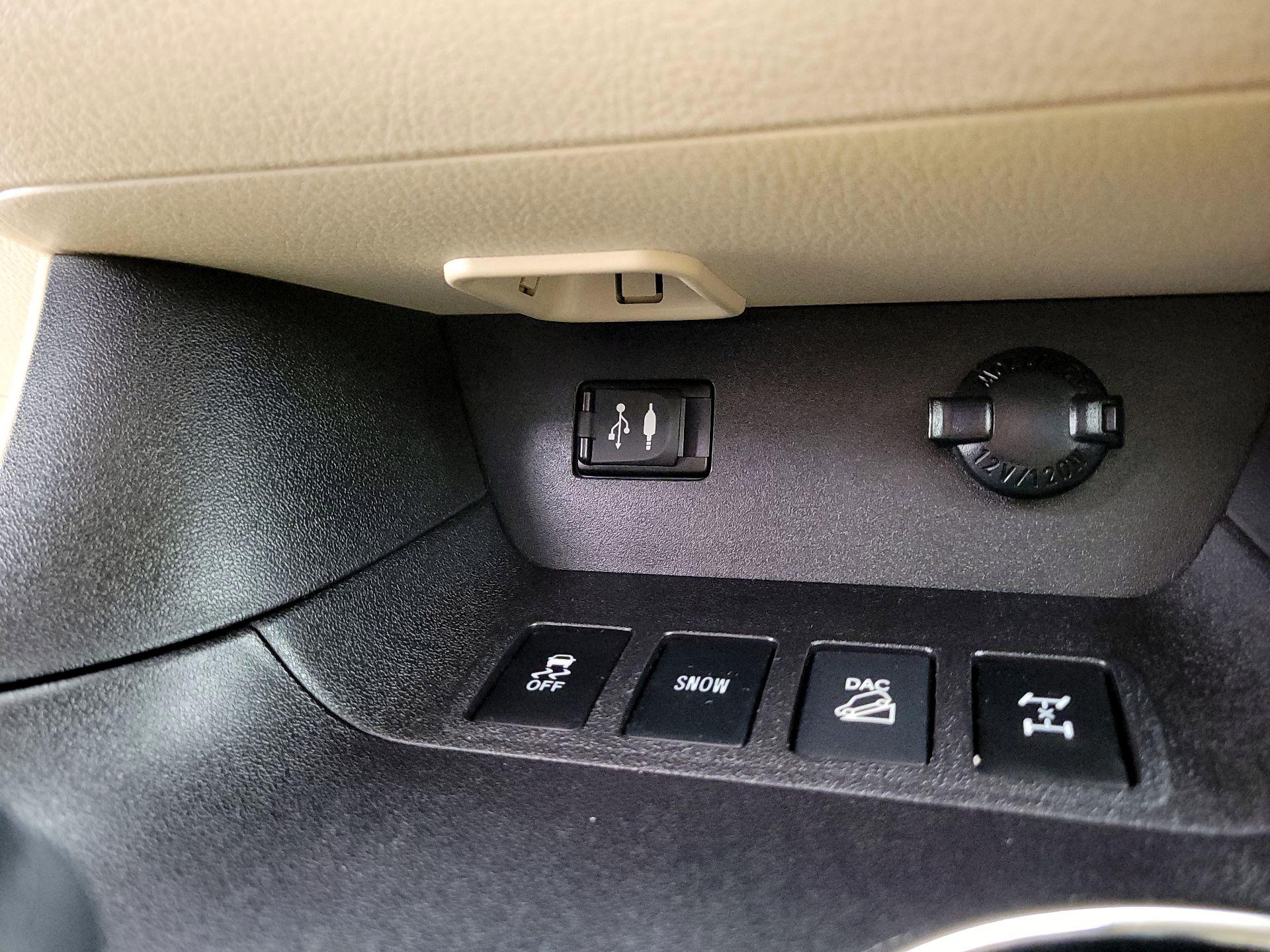 Thumbnail: 2016 Toyota Highlander - 19