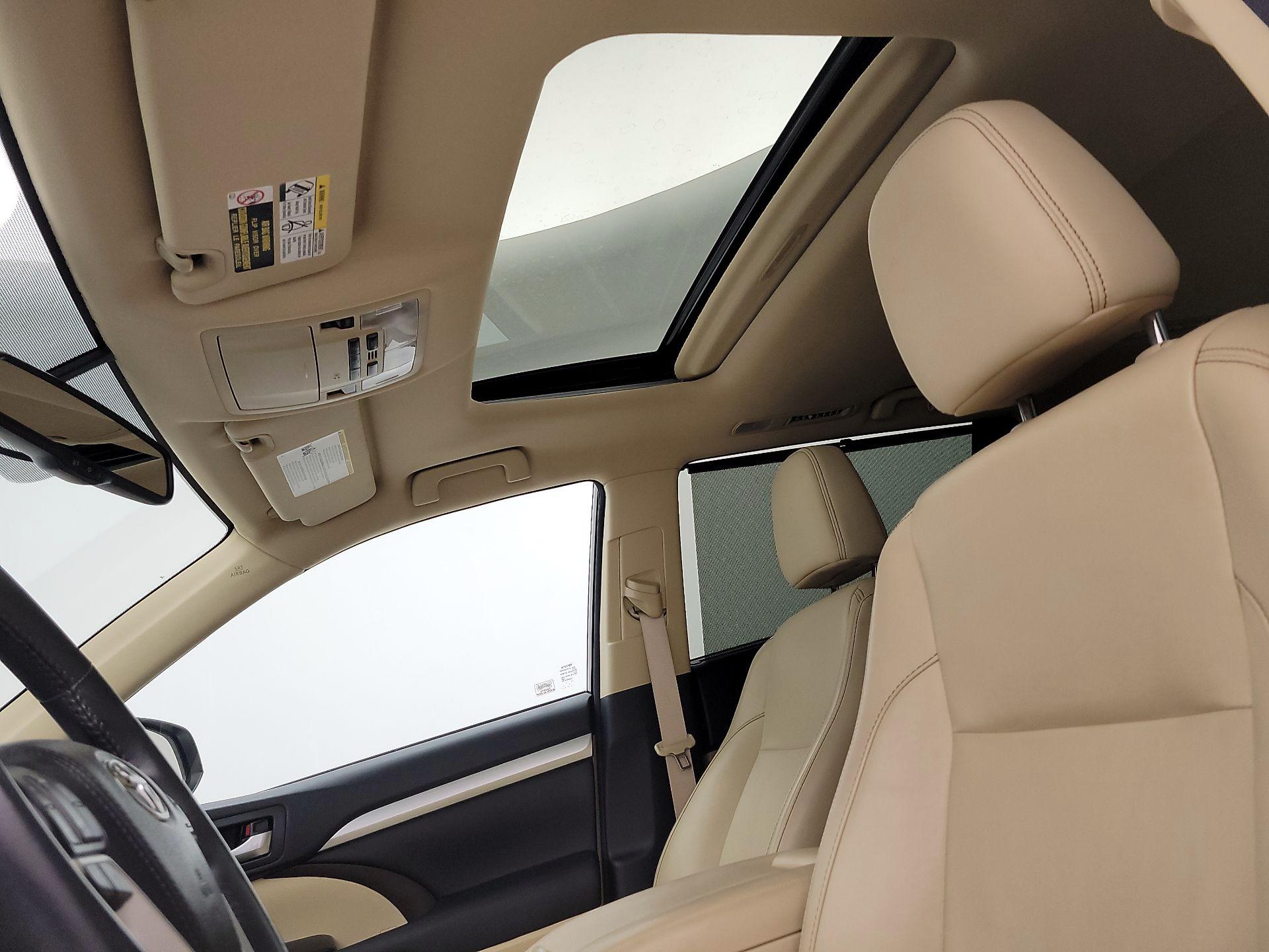 Thumbnail: 2016 Toyota Highlander - 20