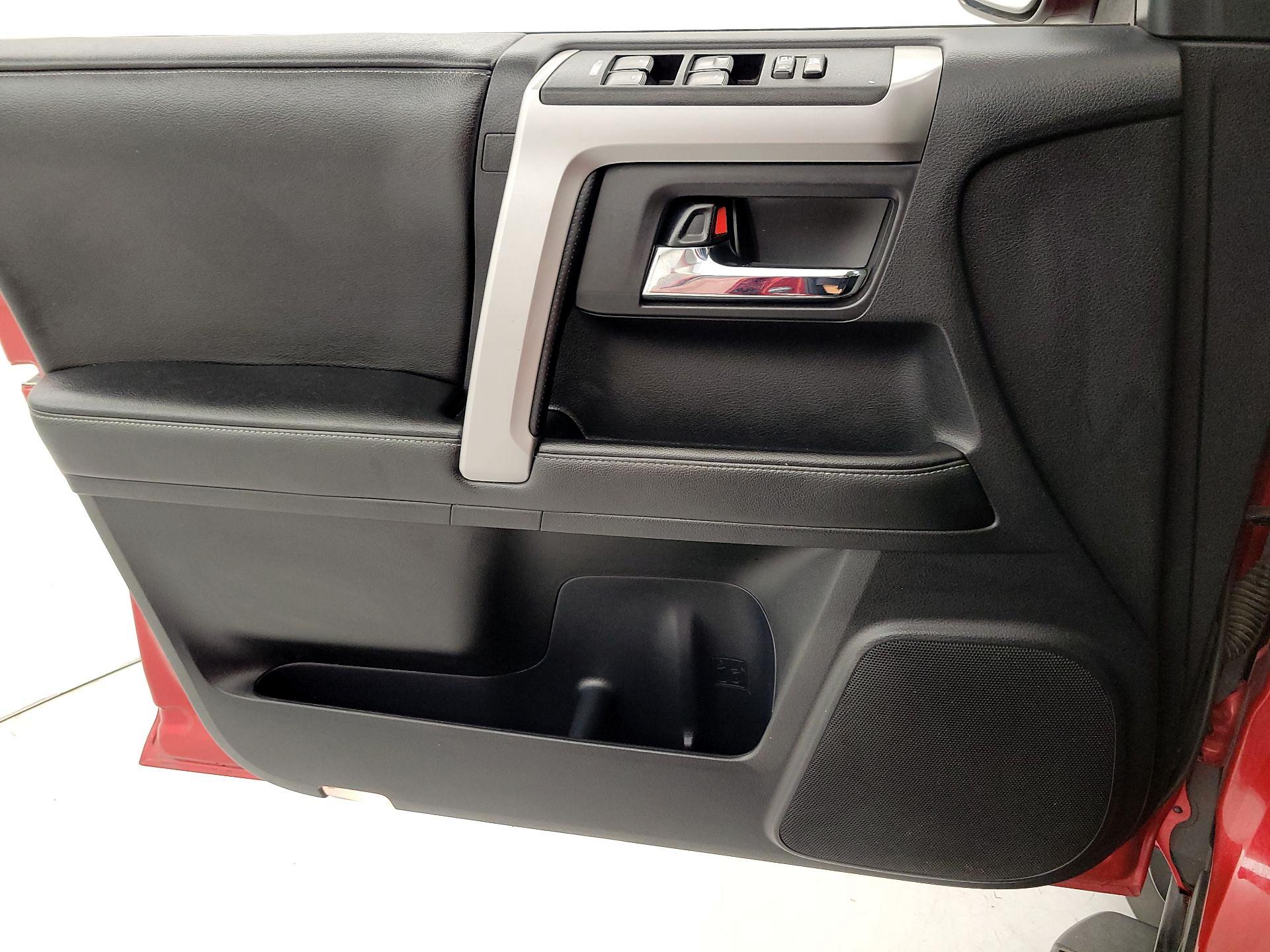Thumbnail: 2014 Toyota 4Runner - 12
