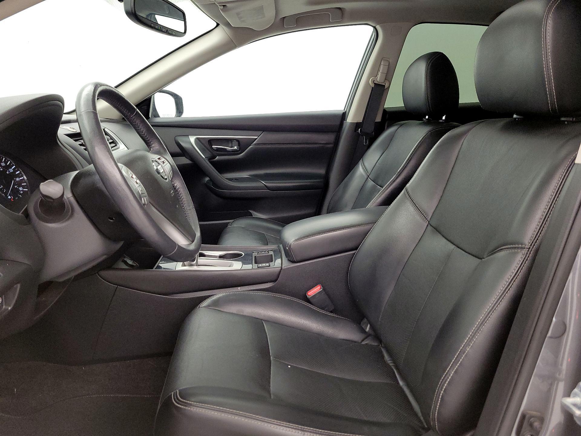 Thumbnail: 2016 Nissan Altima - 11