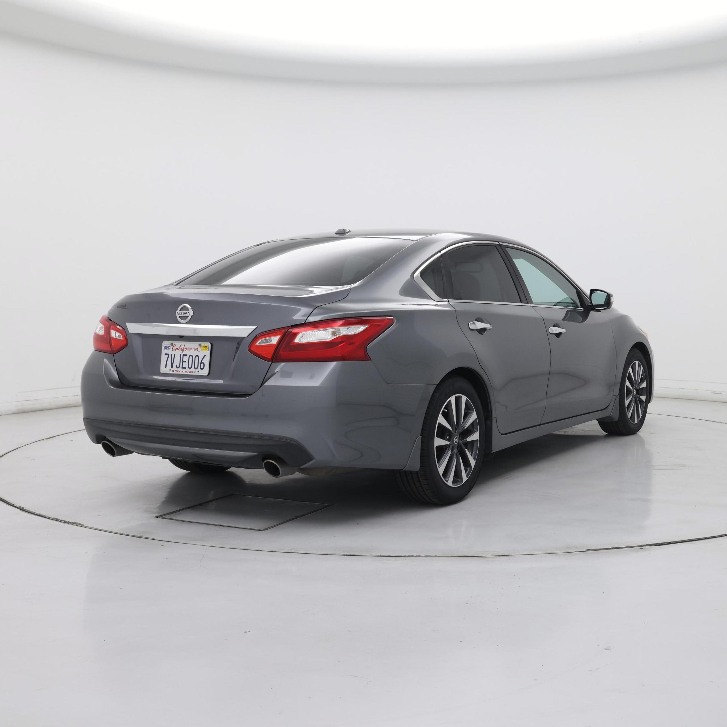 Thumbnail: 2016 Nissan Altima - 8