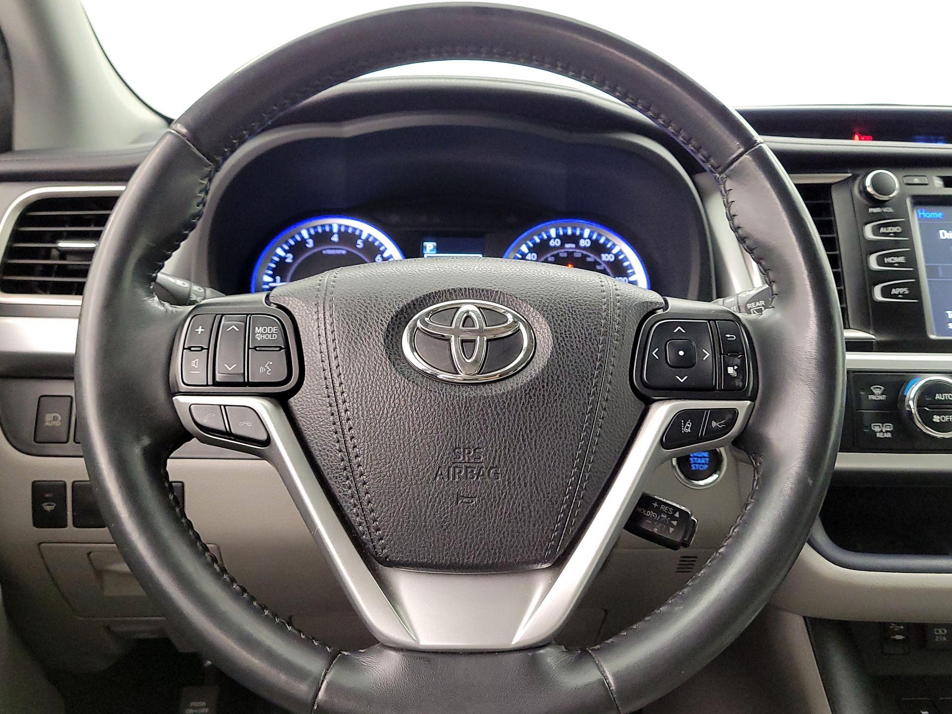 Thumbnail: 2019 Toyota Highlander - 10