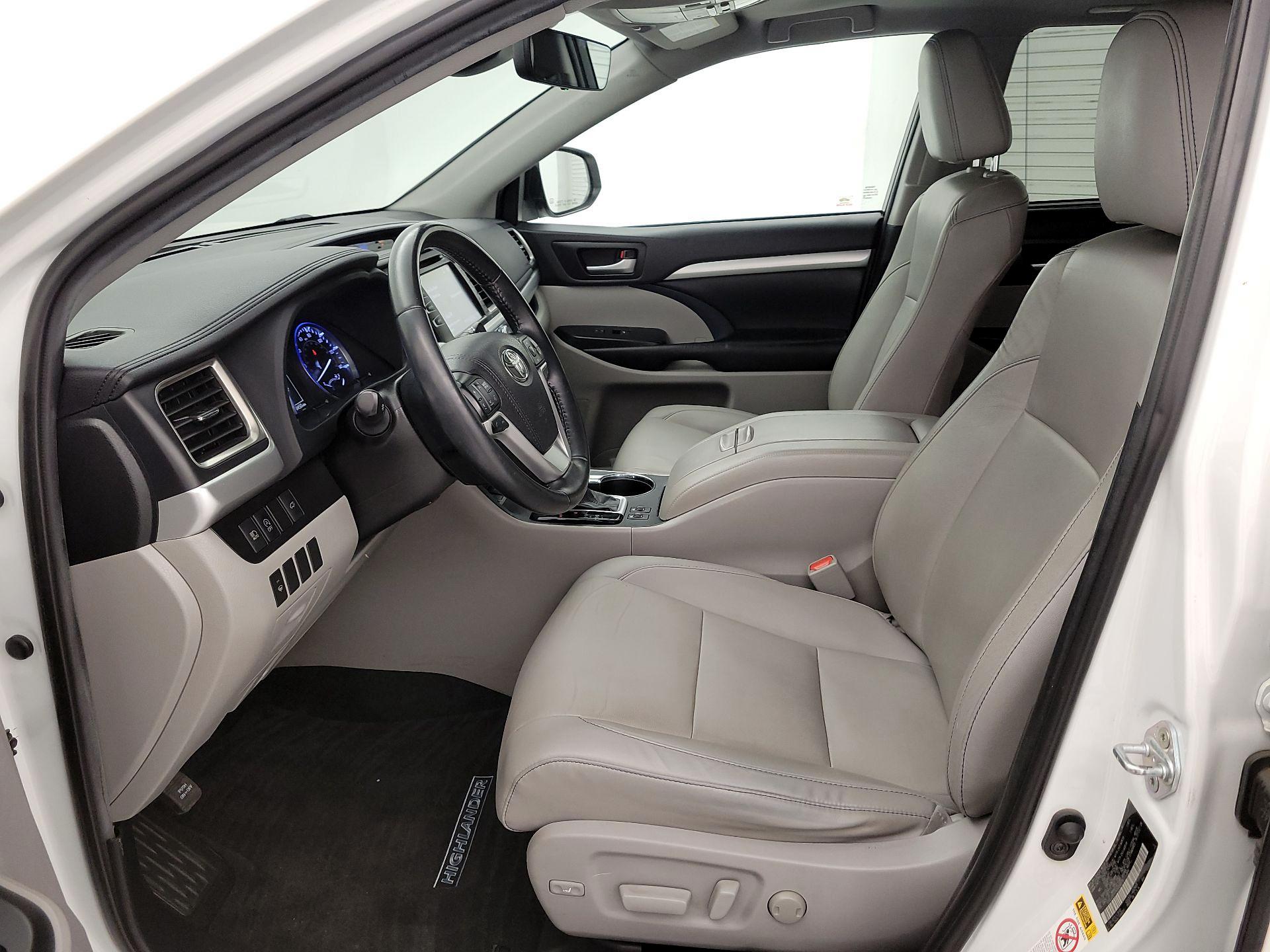 Thumbnail: 2019 Toyota Highlander - 11
