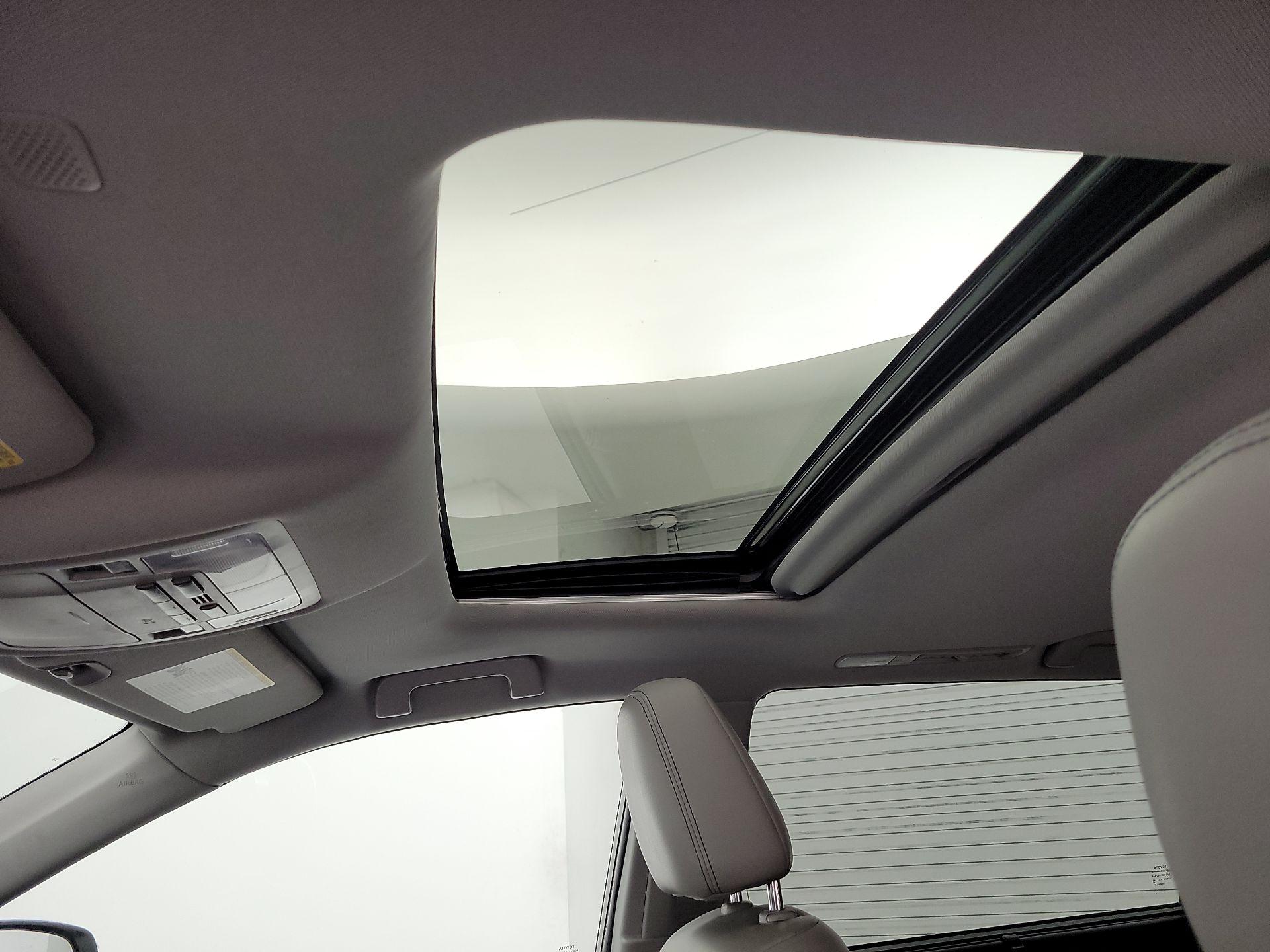 Thumbnail: 2019 Toyota Highlander - 19
