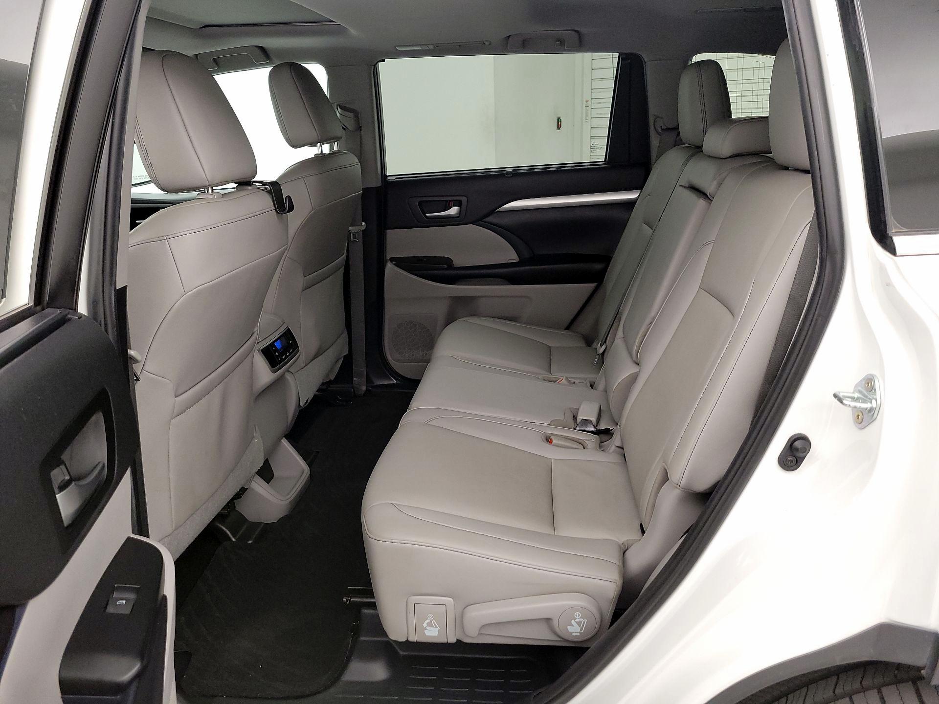 Thumbnail: 2019 Toyota Highlander - 20