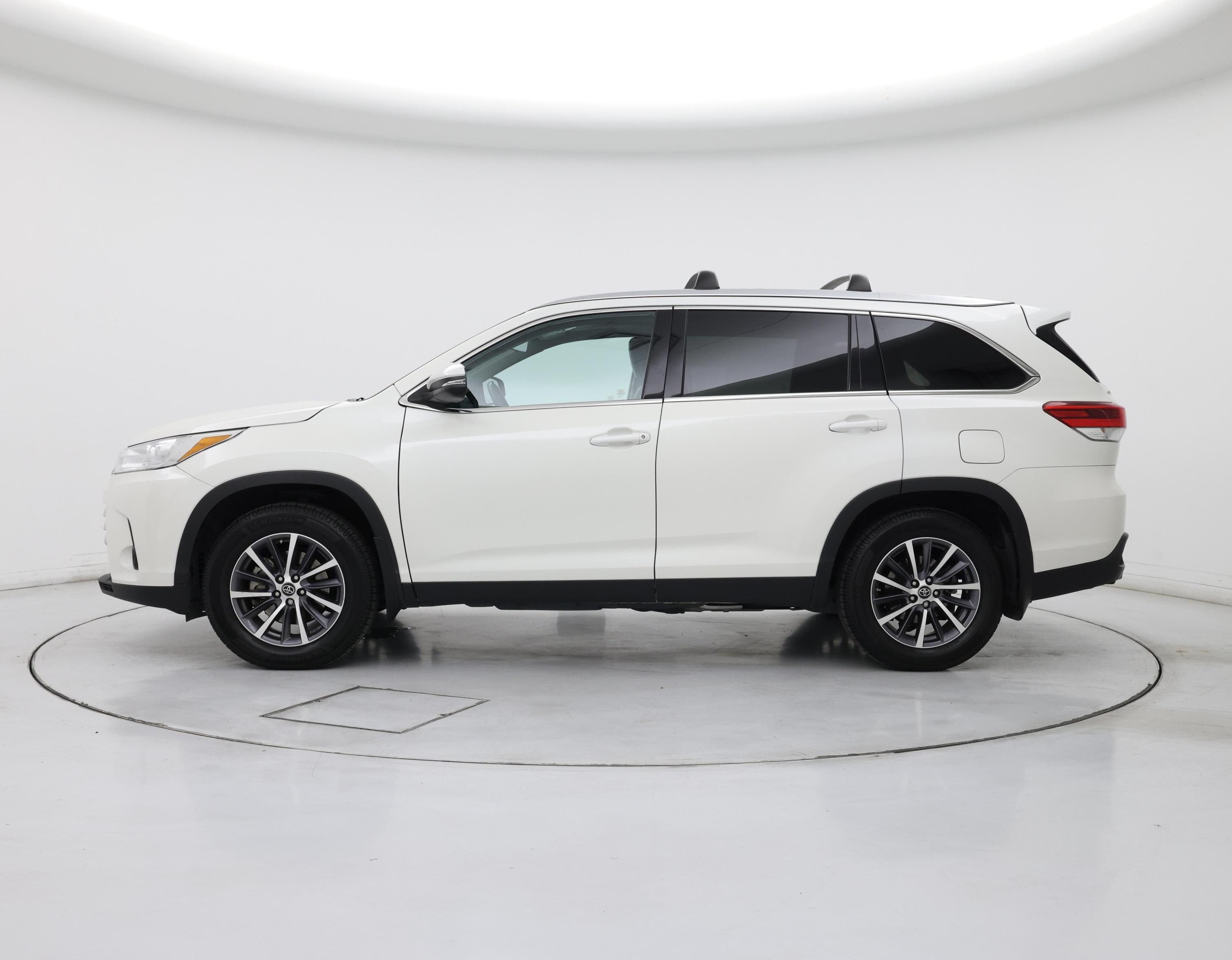Thumbnail: 2019 Toyota Highlander - 3