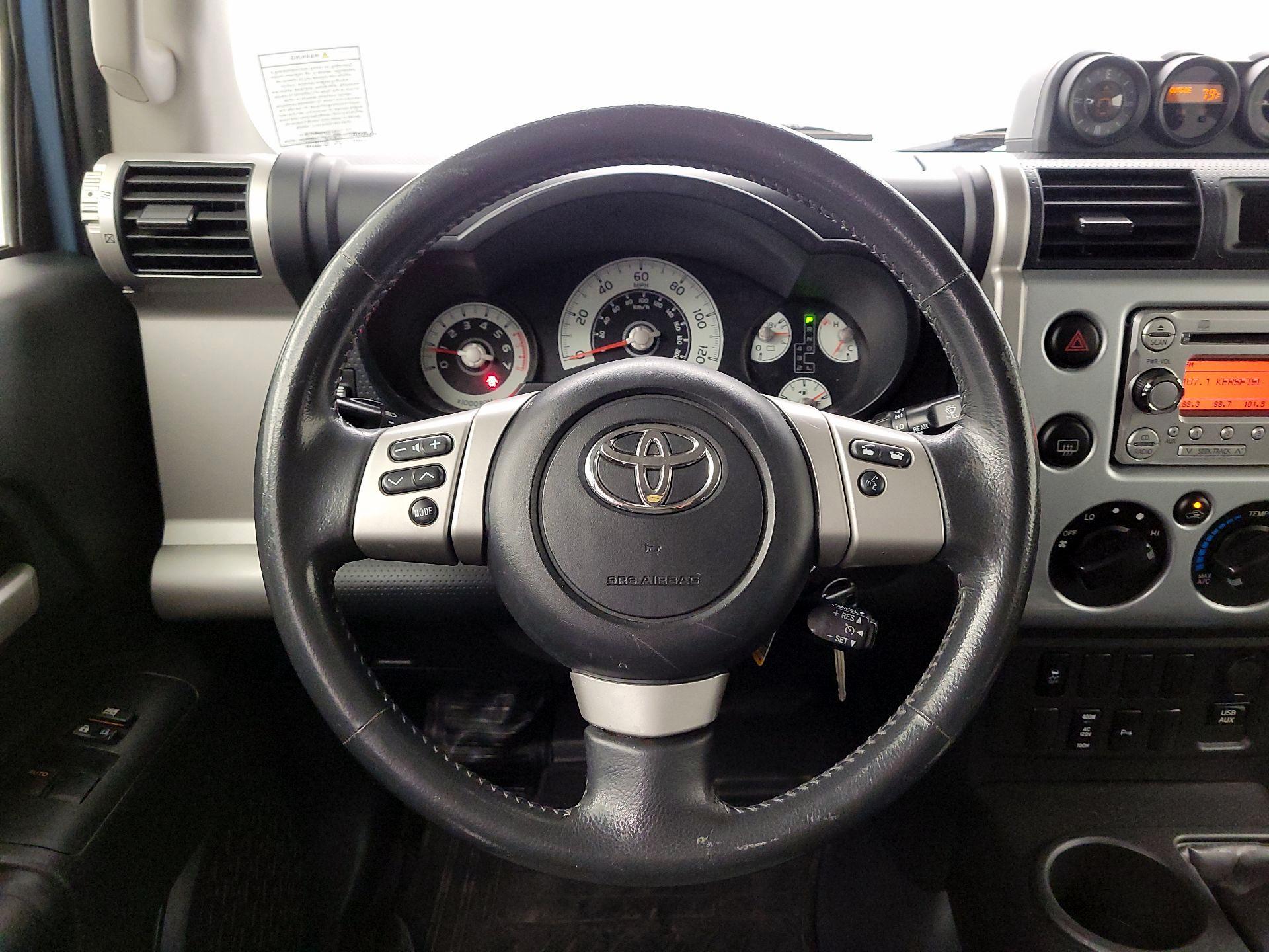 Thumbnail: 2014 Toyota FJ Cruiser - 10