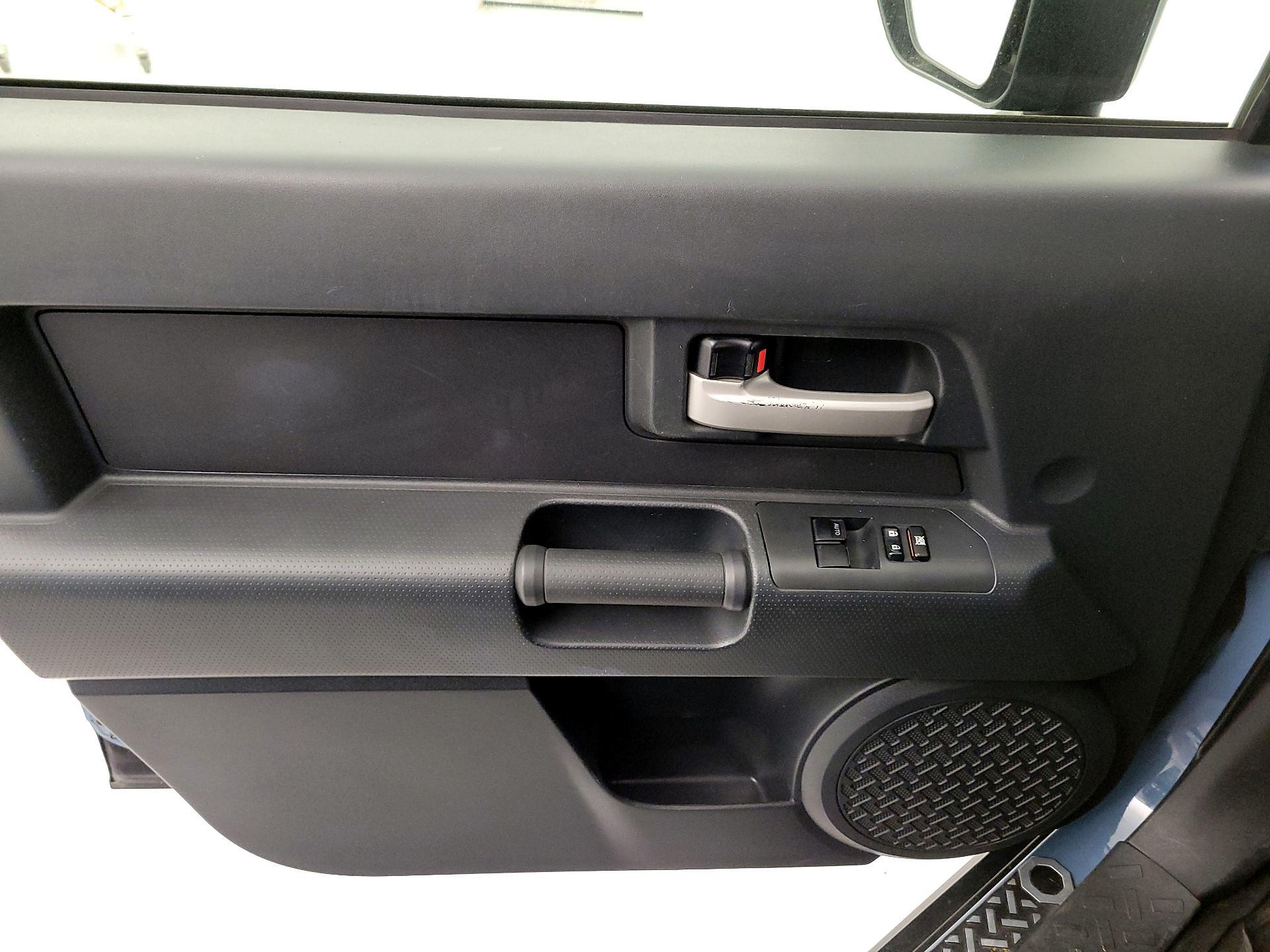 Thumbnail: 2014 Toyota FJ Cruiser - 12
