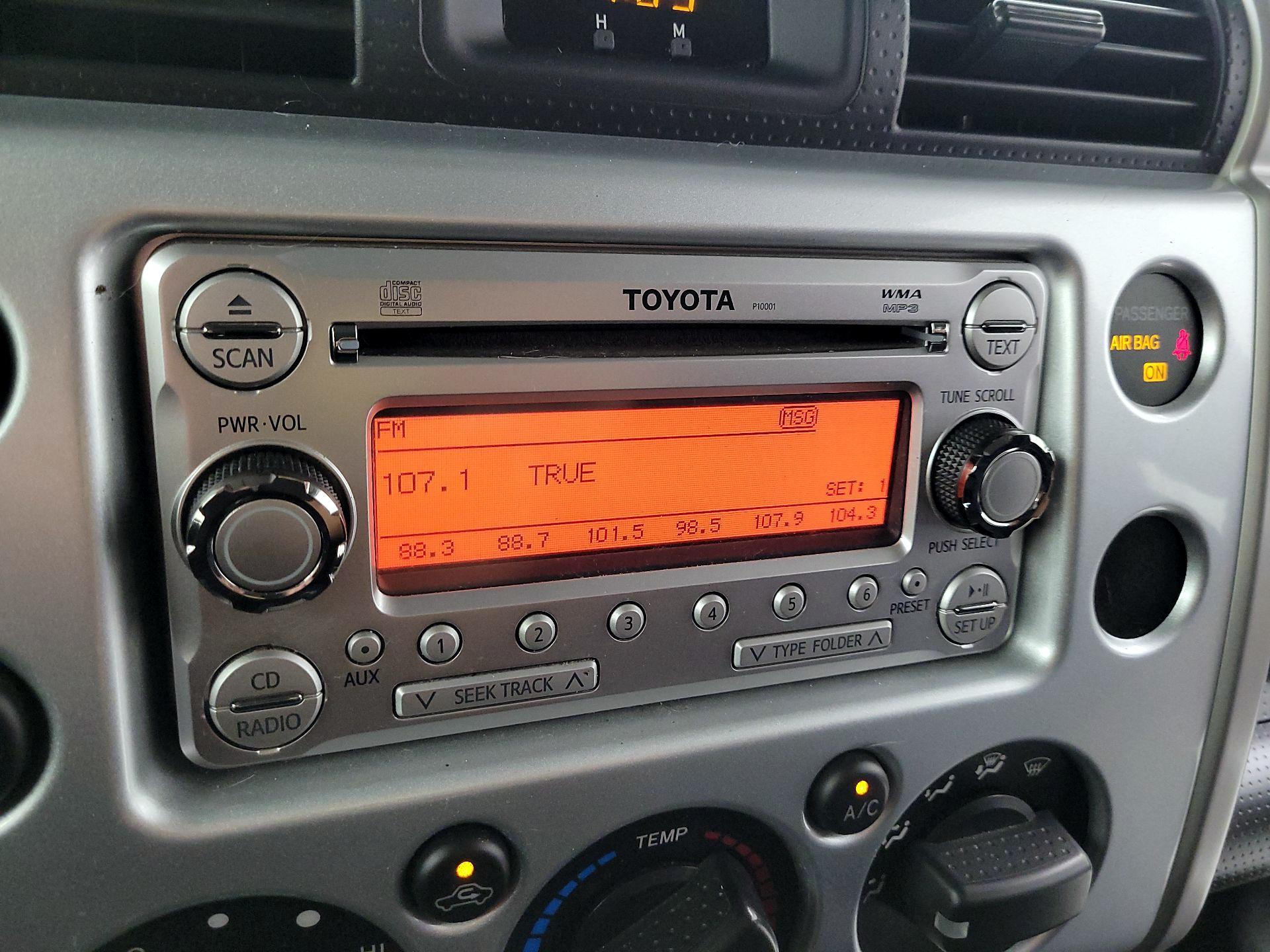 Thumbnail: 2014 Toyota FJ Cruiser - 14
