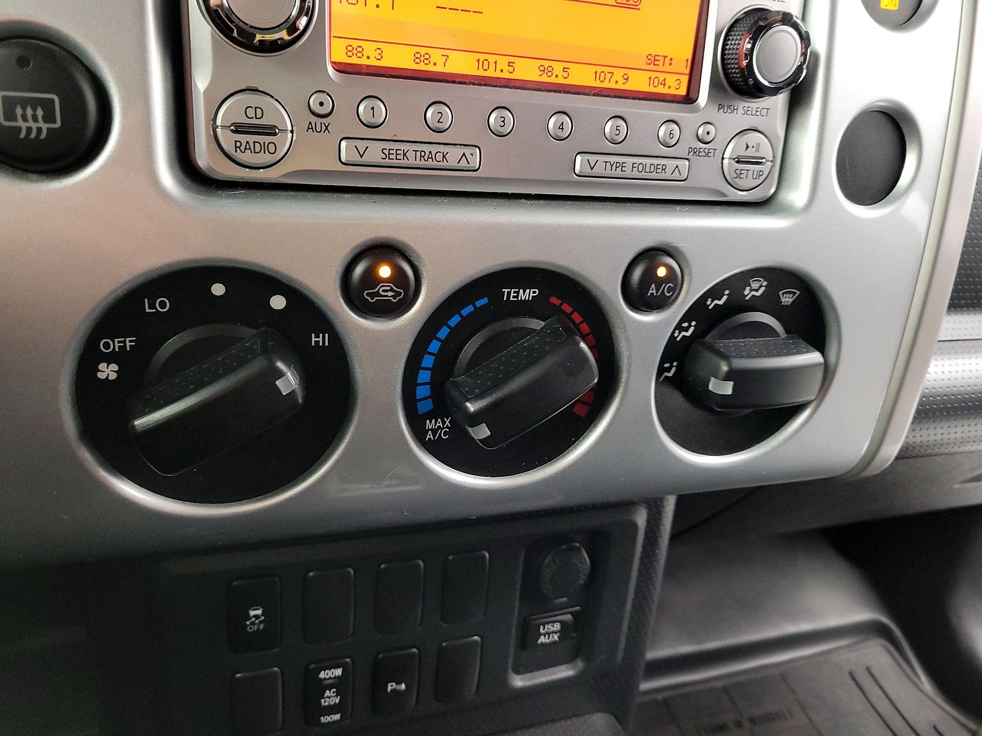 Thumbnail: 2014 Toyota FJ Cruiser - 15