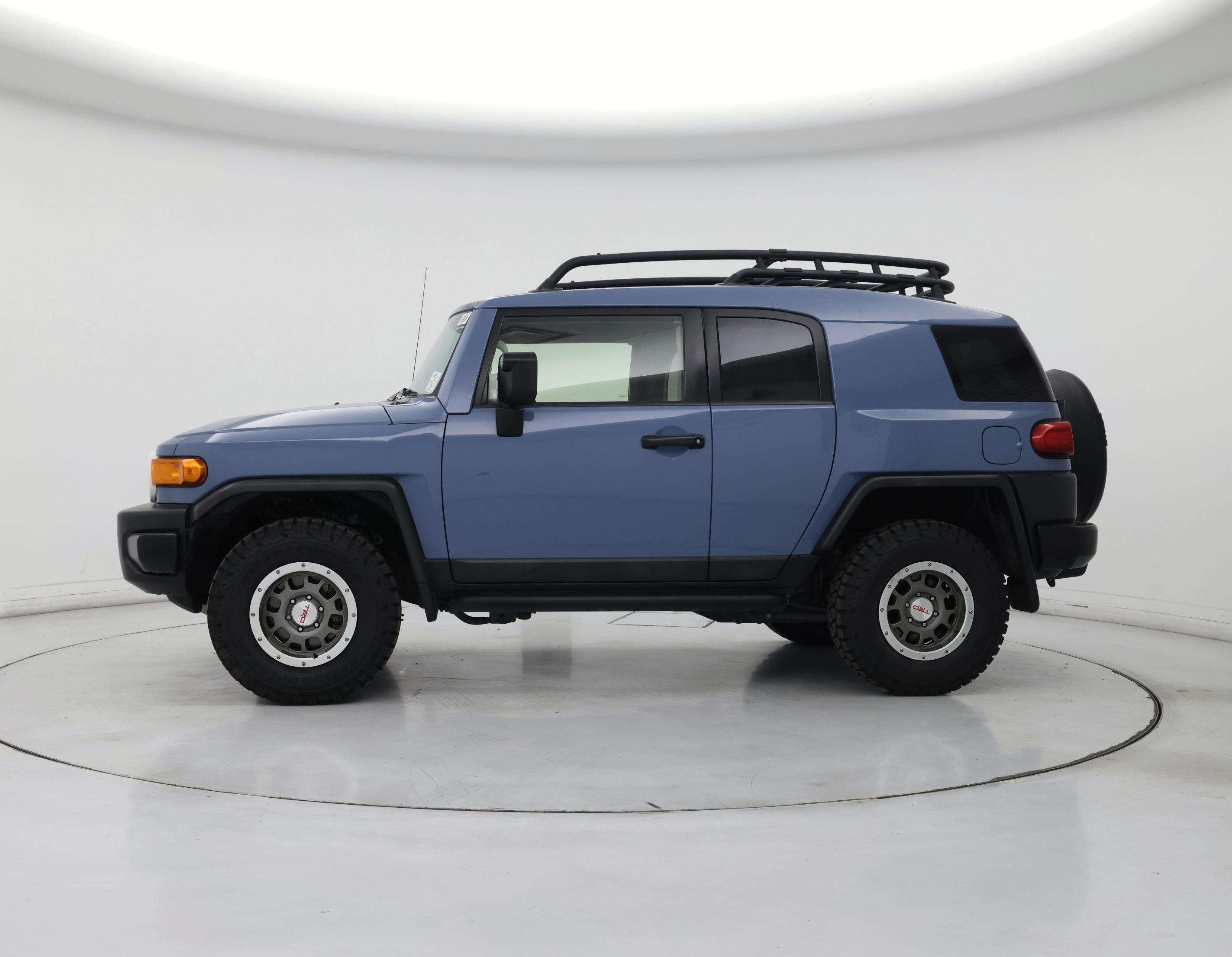 Thumbnail: 2014 Toyota FJ Cruiser - 3