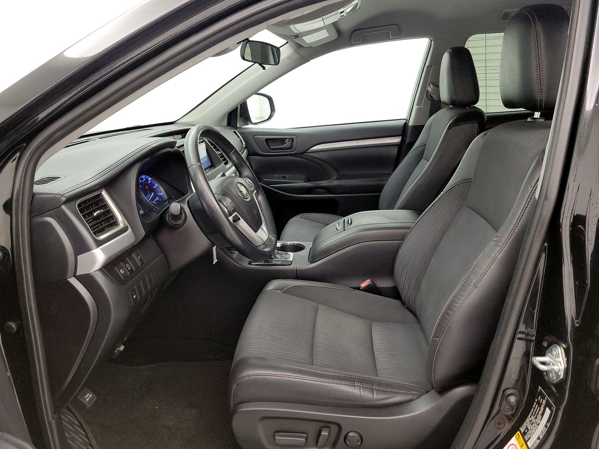 Thumbnail: 2019 Toyota Highlander - 11