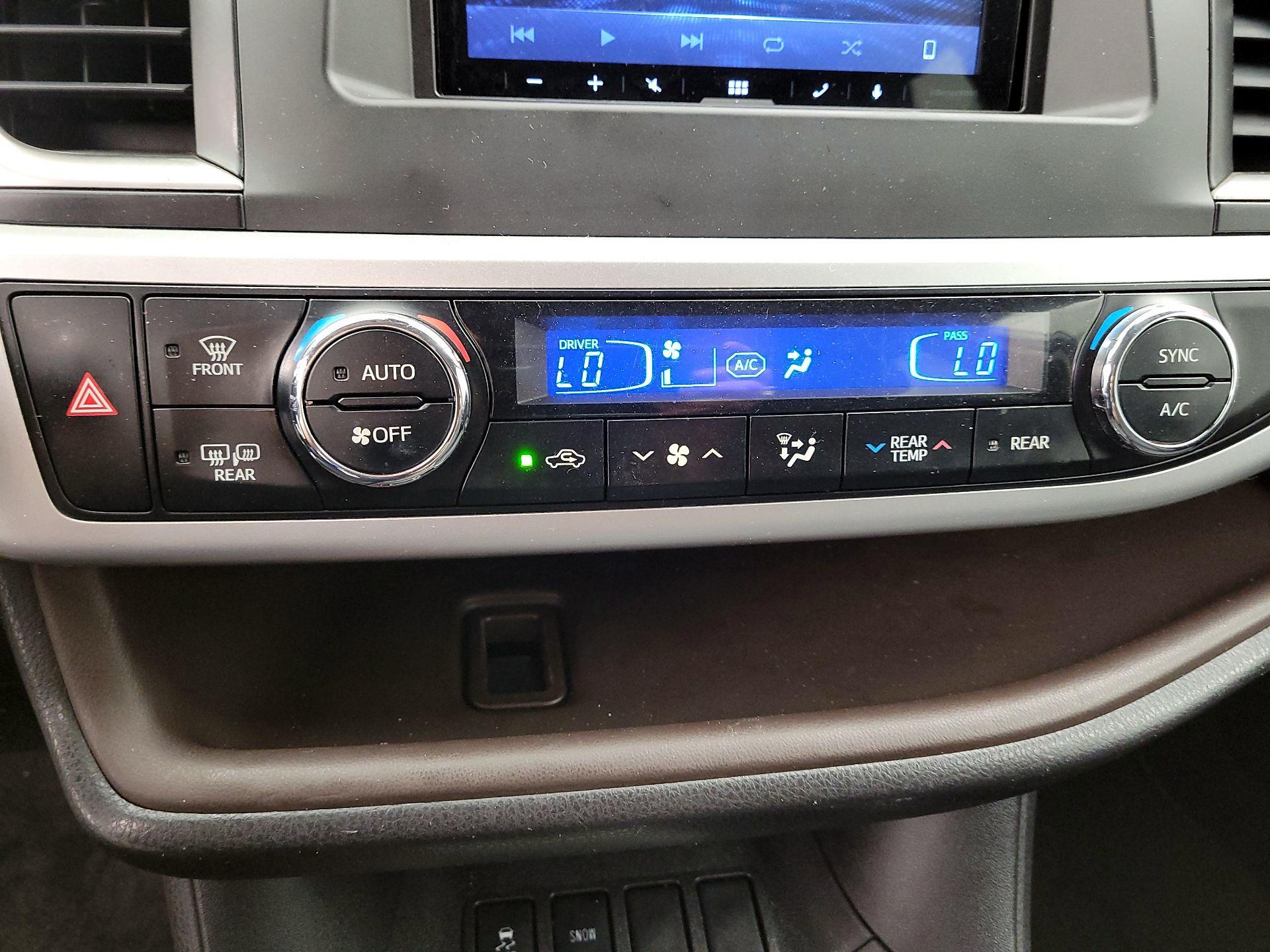 Thumbnail: 2019 Toyota Highlander - 16