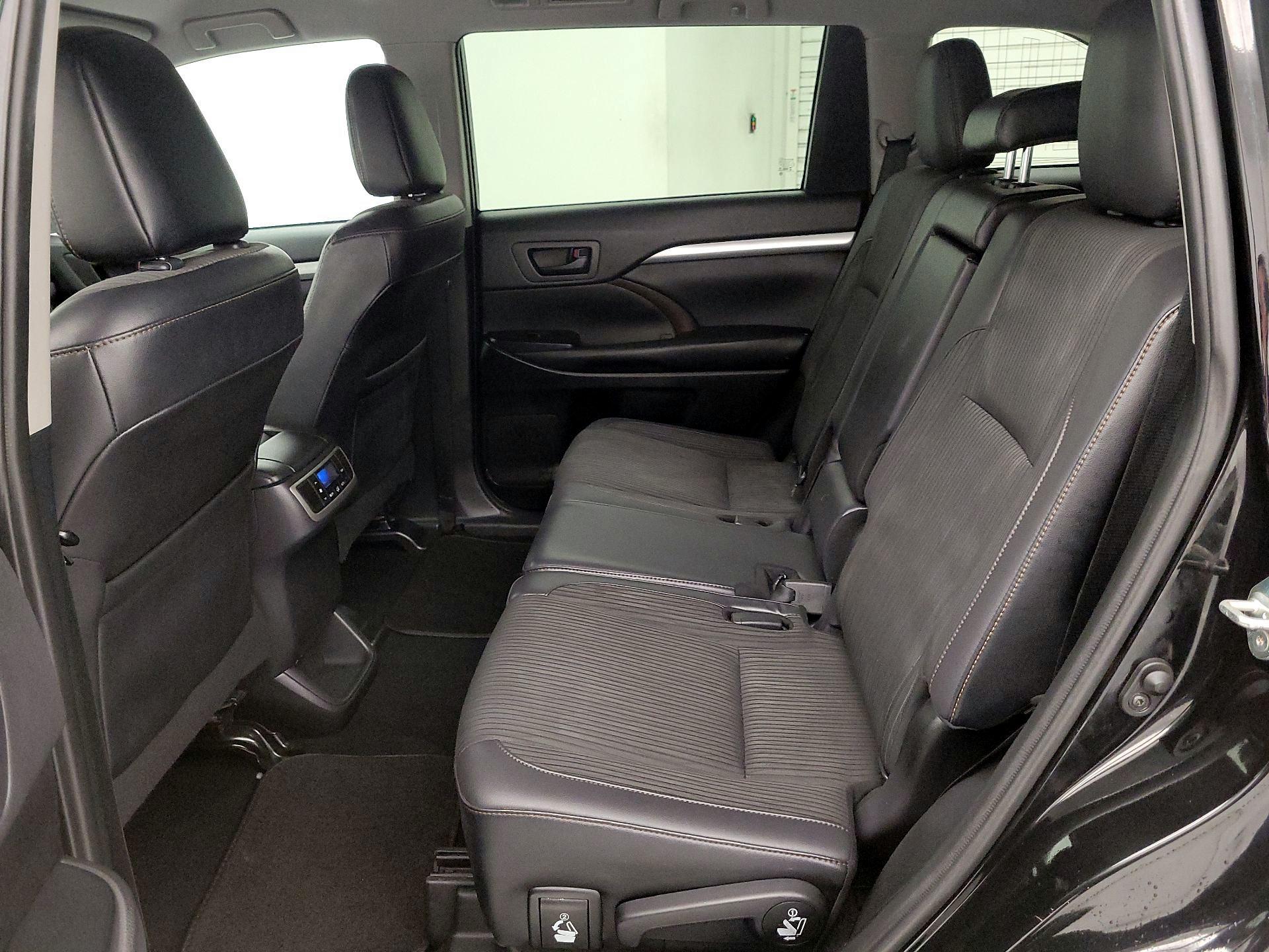 Thumbnail: 2019 Toyota Highlander - 19