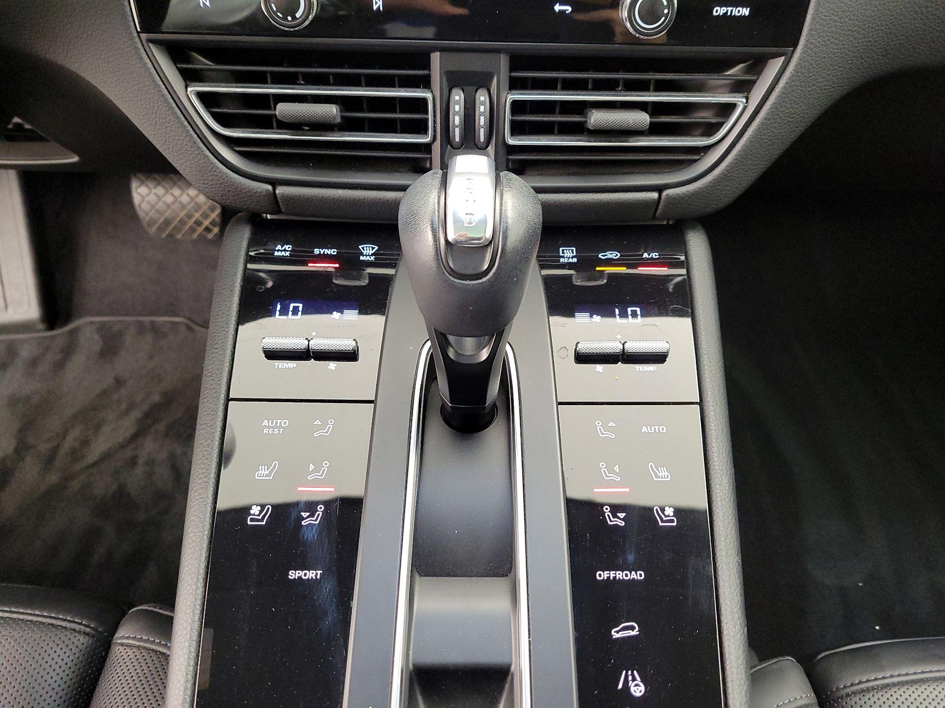 Thumbnail: 2022 Porsche Macan - 18