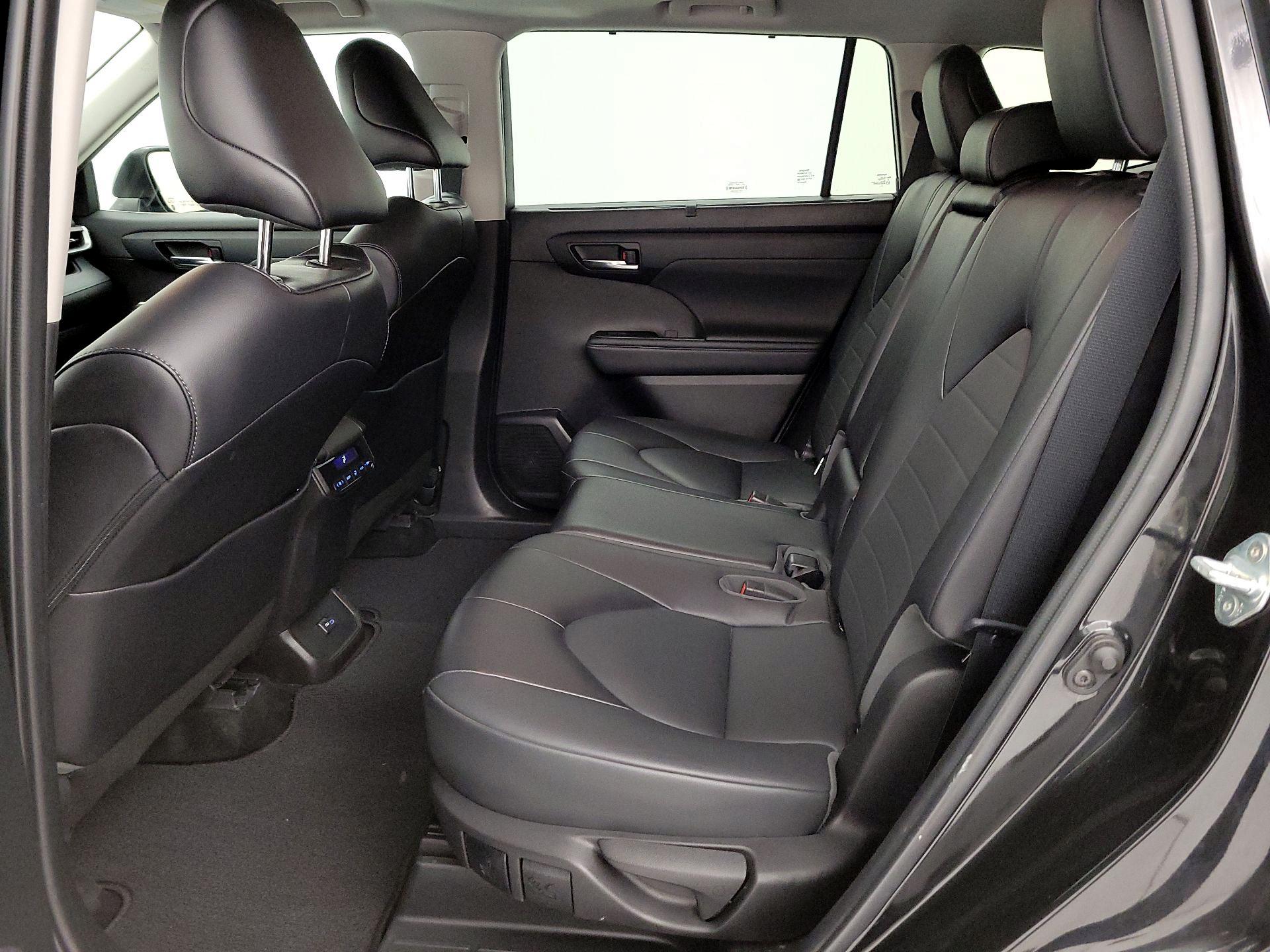 Thumbnail: 2022 Toyota Highlander - 20