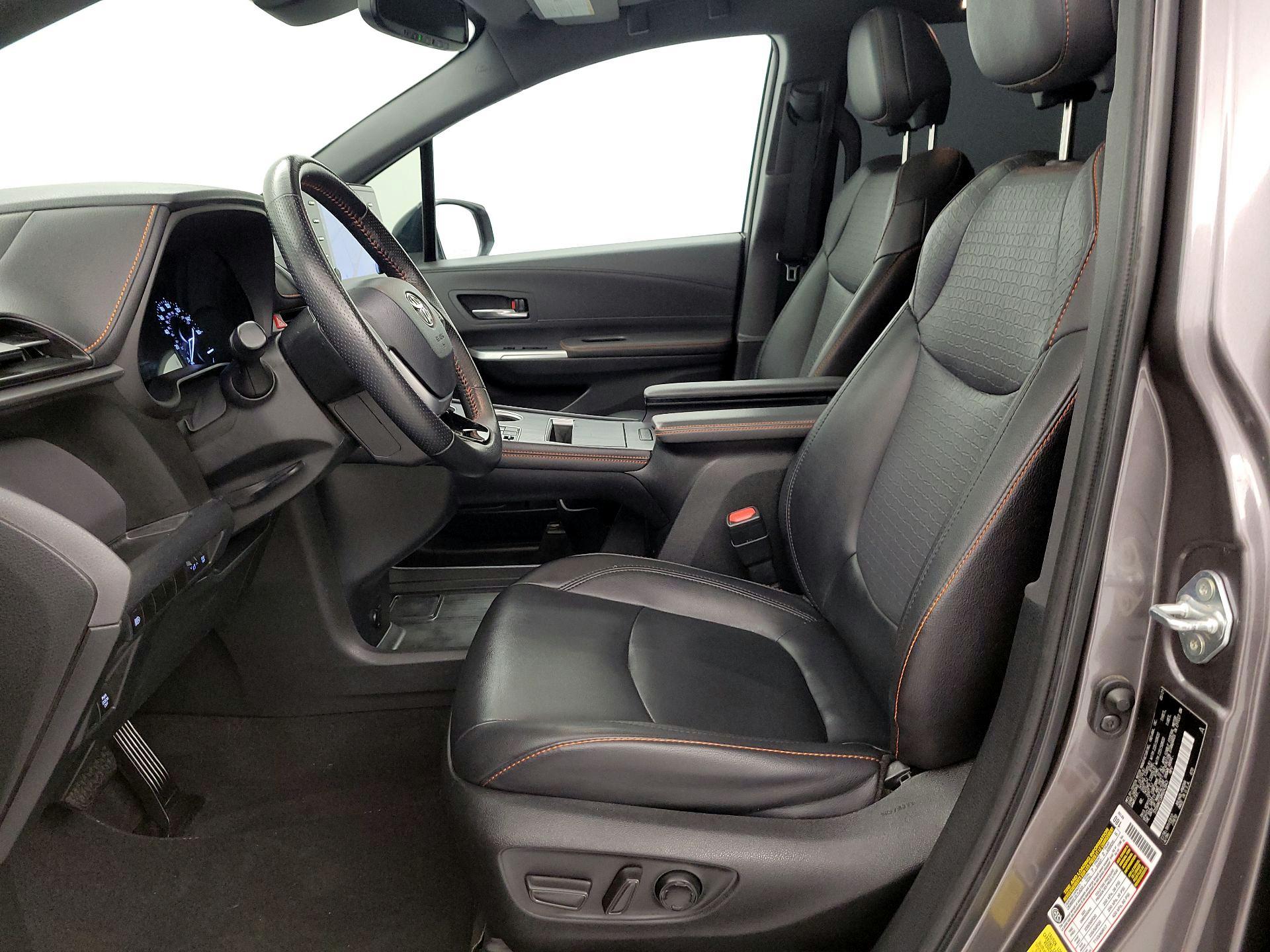 Thumbnail: 2021 Toyota Sienna - 11