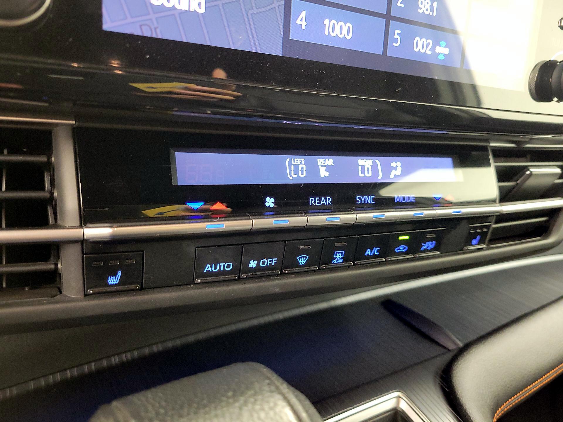 Thumbnail: 2021 Toyota Sienna - 17