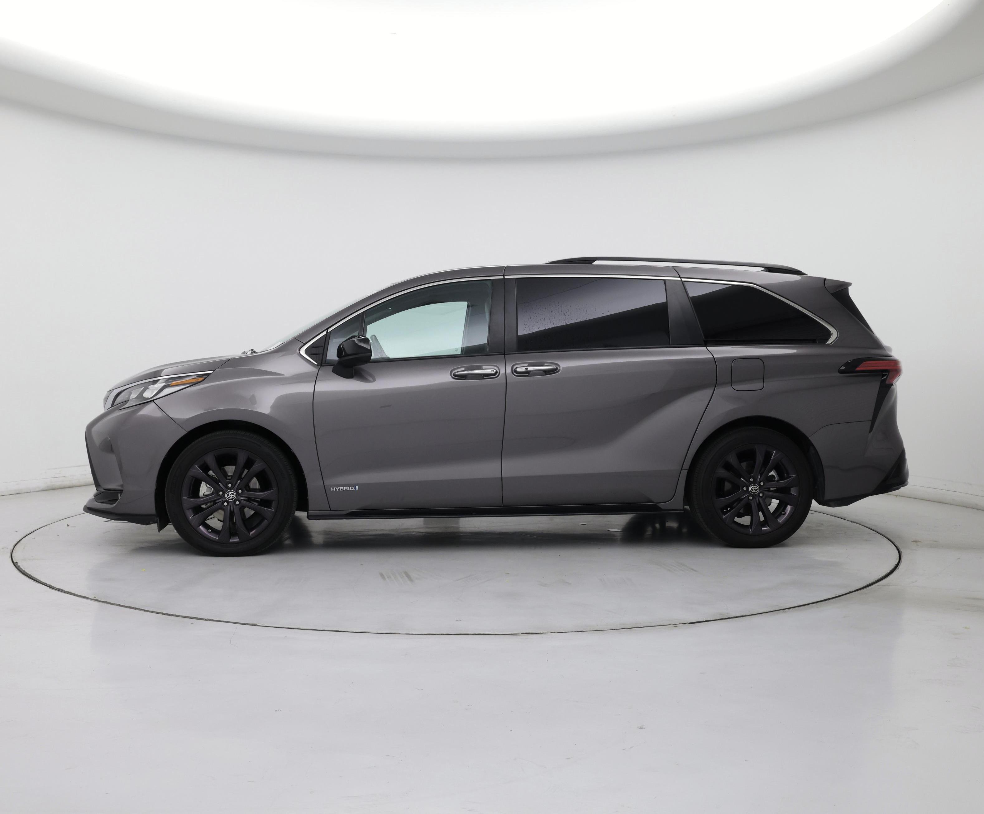 Thumbnail: 2021 Toyota Sienna - 3